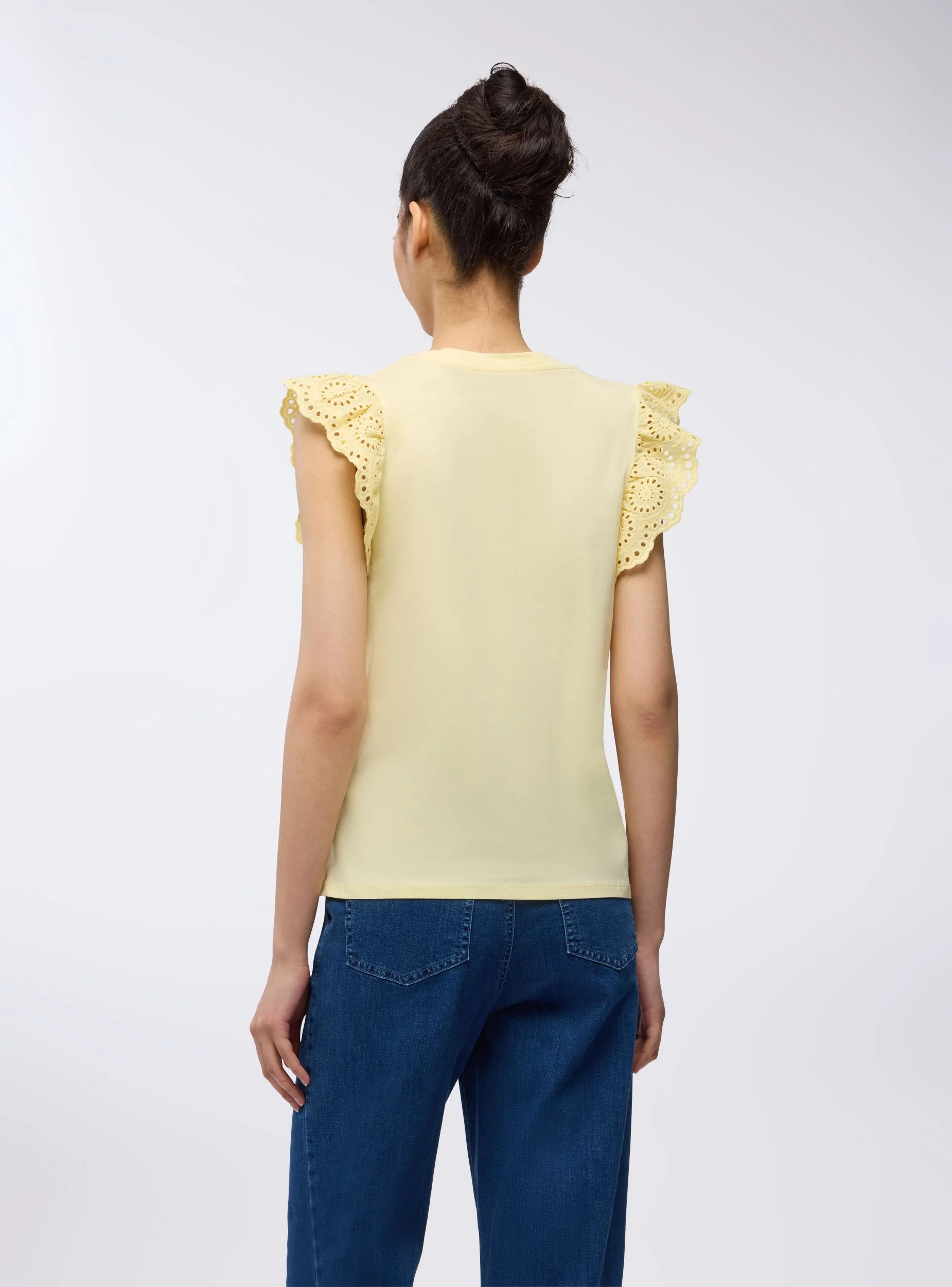T-shirt con balze in sangallo - Image 4