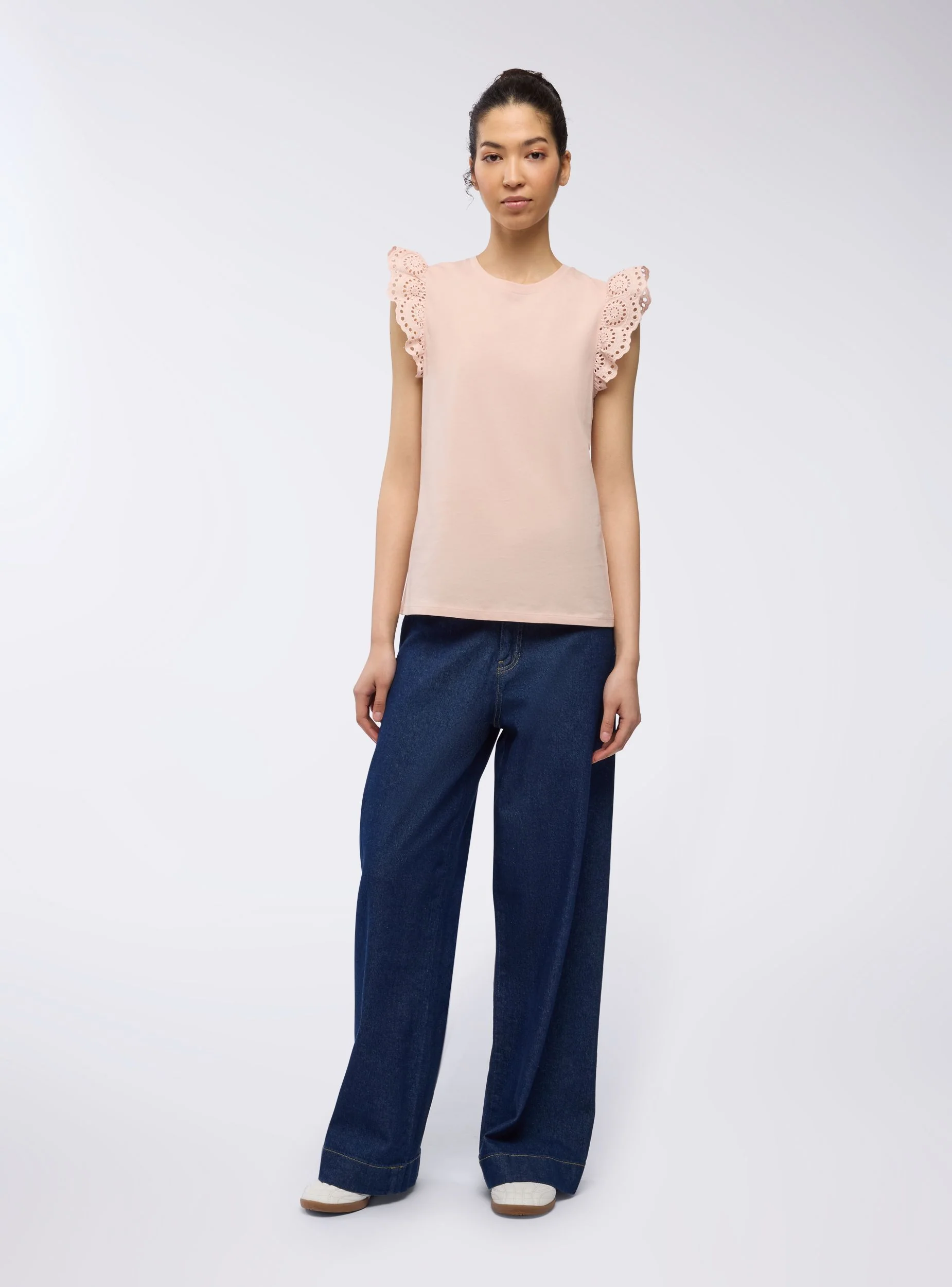 T-shirt con balze in sangallo - Image 2