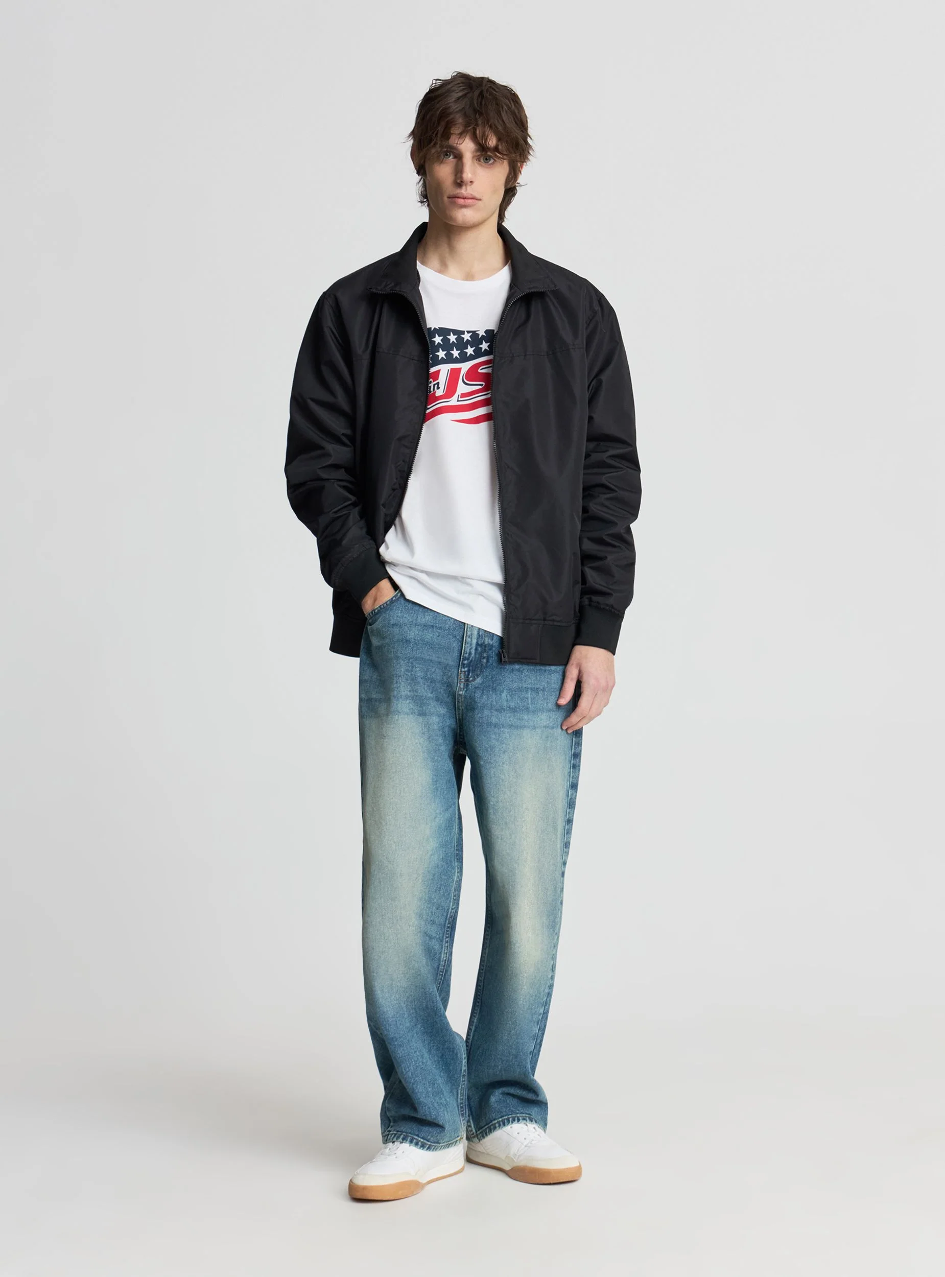 T-shirt con bandiera e scritta