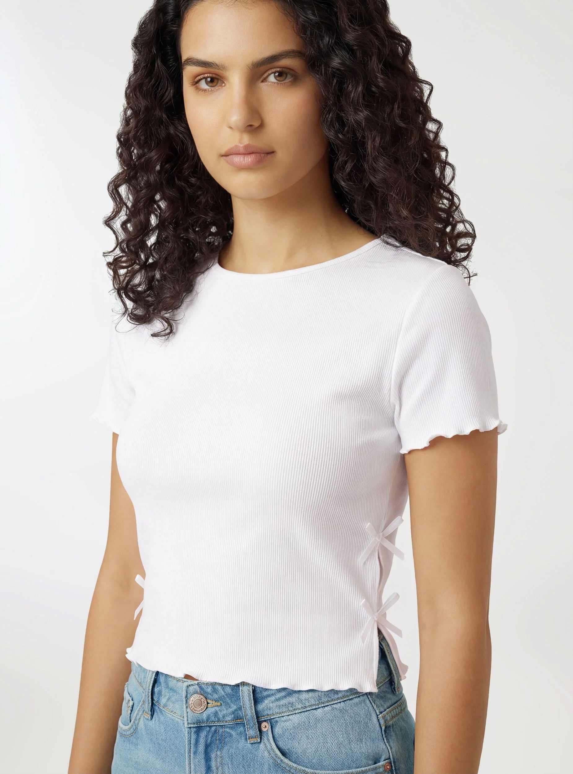 T-shirt con fiocchi sui fianchi - Image 8