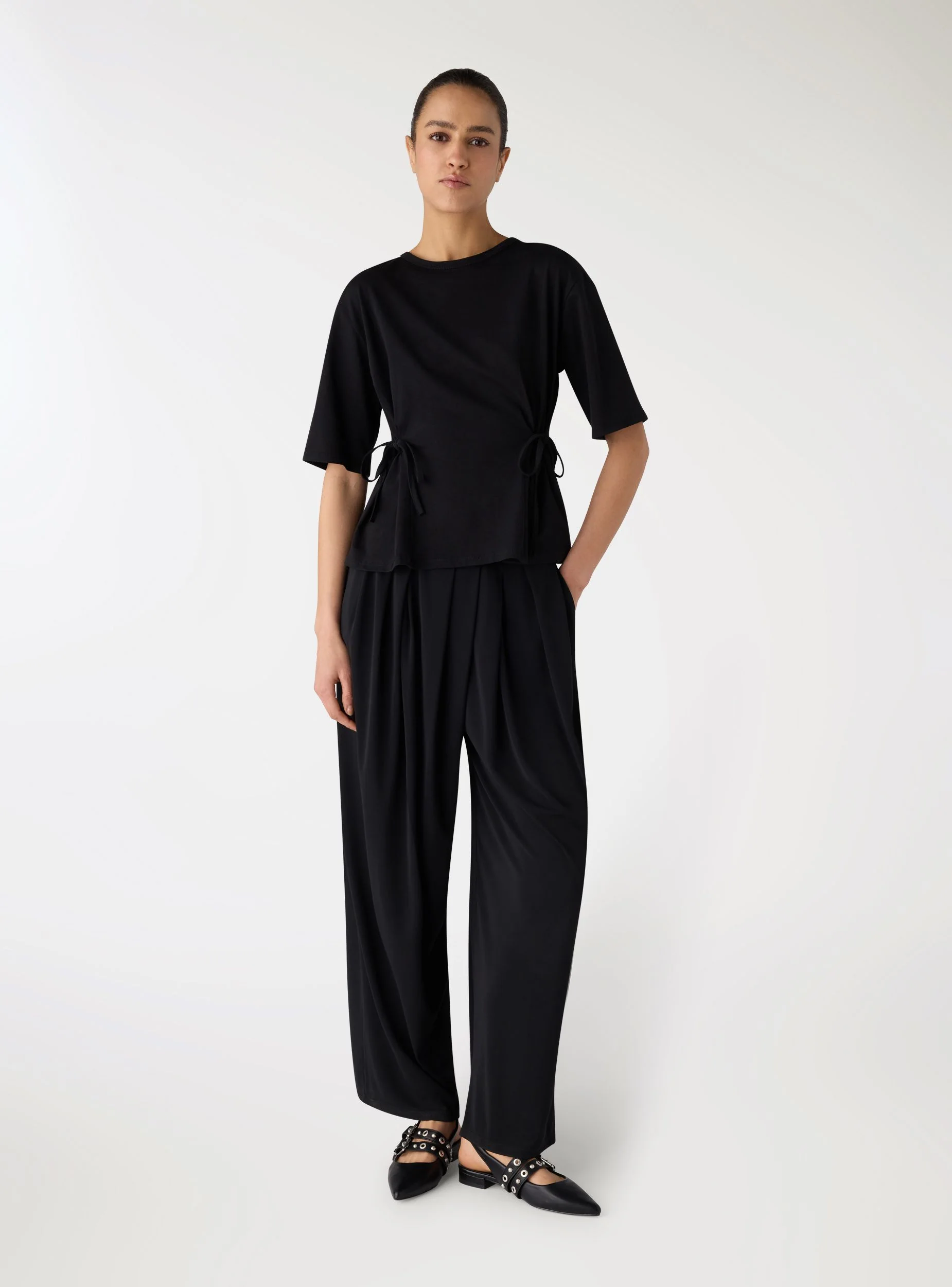 T-shirt con laccetti laterali
