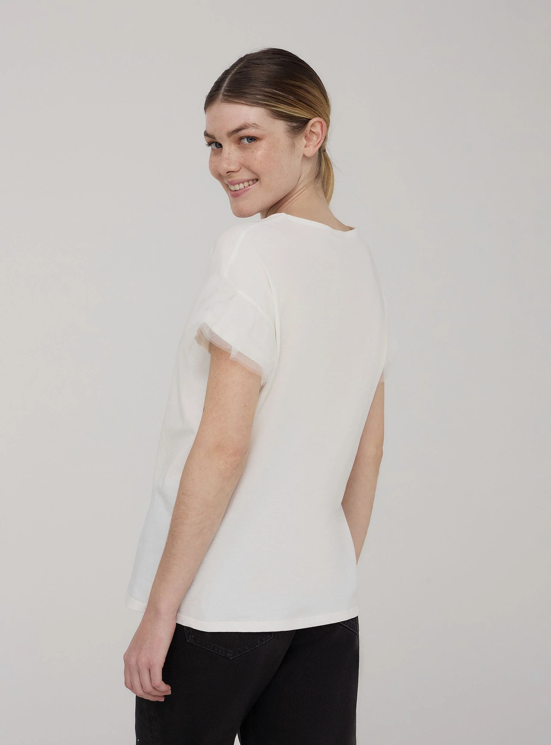 T-shirt con maniche a balze in tulle - Image 3