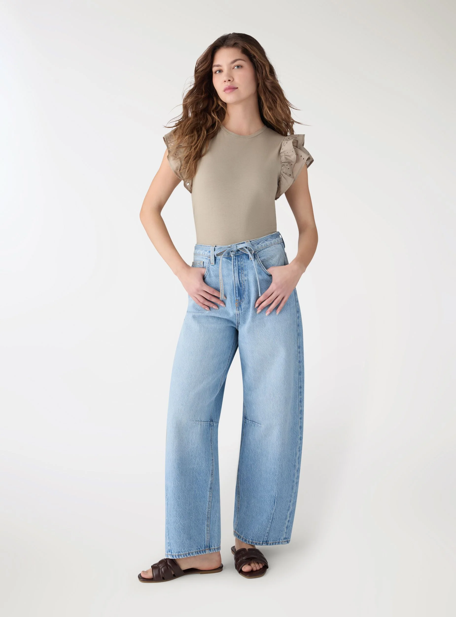 T-shirt con maniche a balze sangallo - Image 2