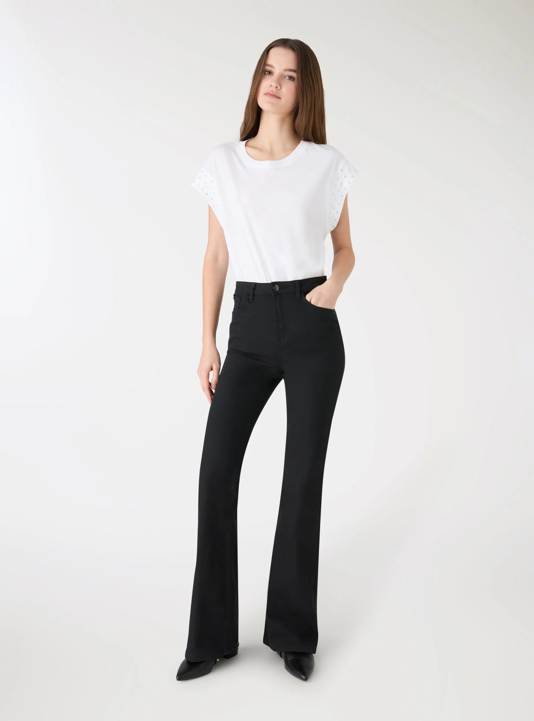 T-shirt con maniche con borchie - Image 3