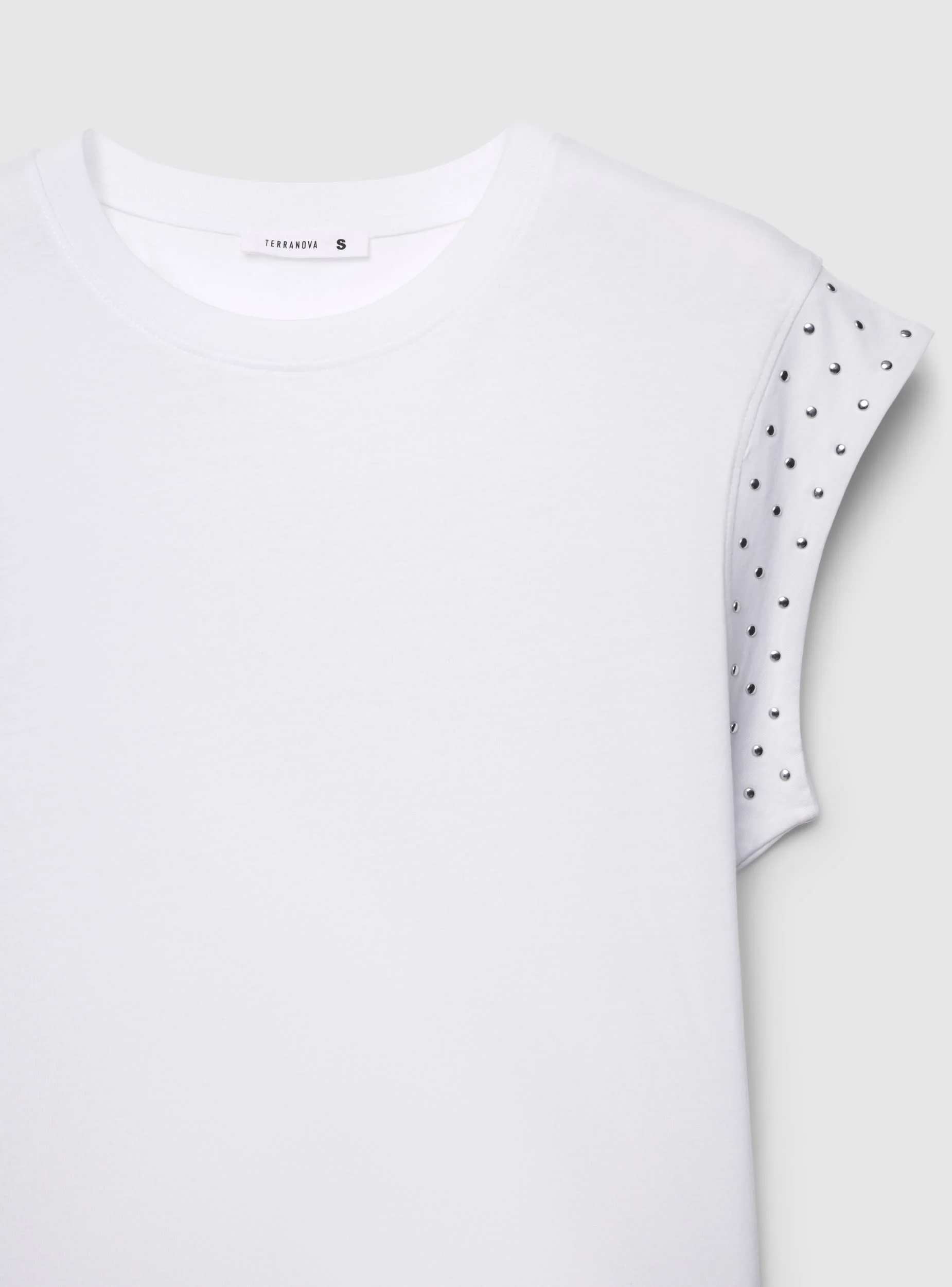 T-shirt con maniche con borchie - Image 7
