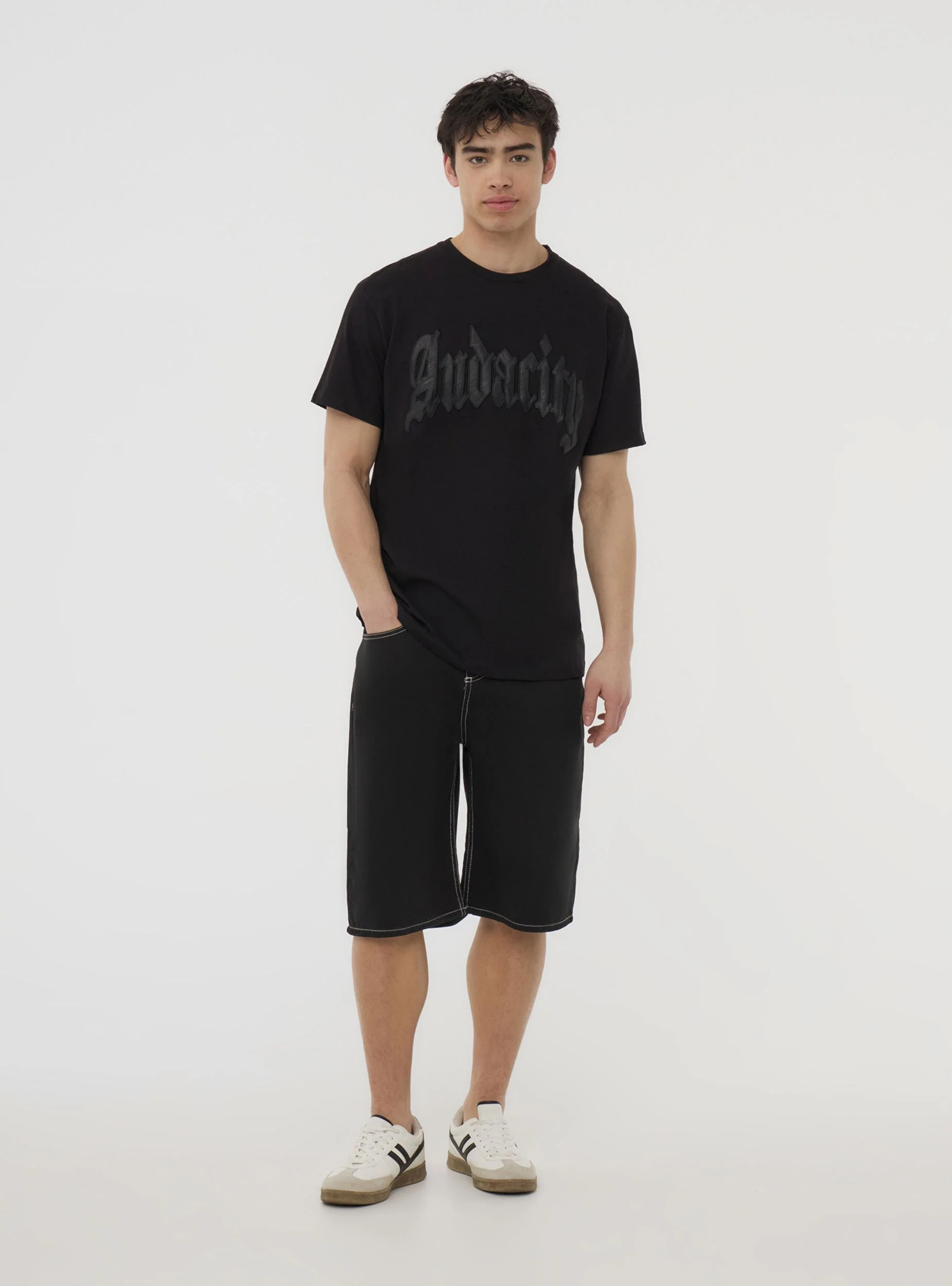 T-shirt con patch - Image 2