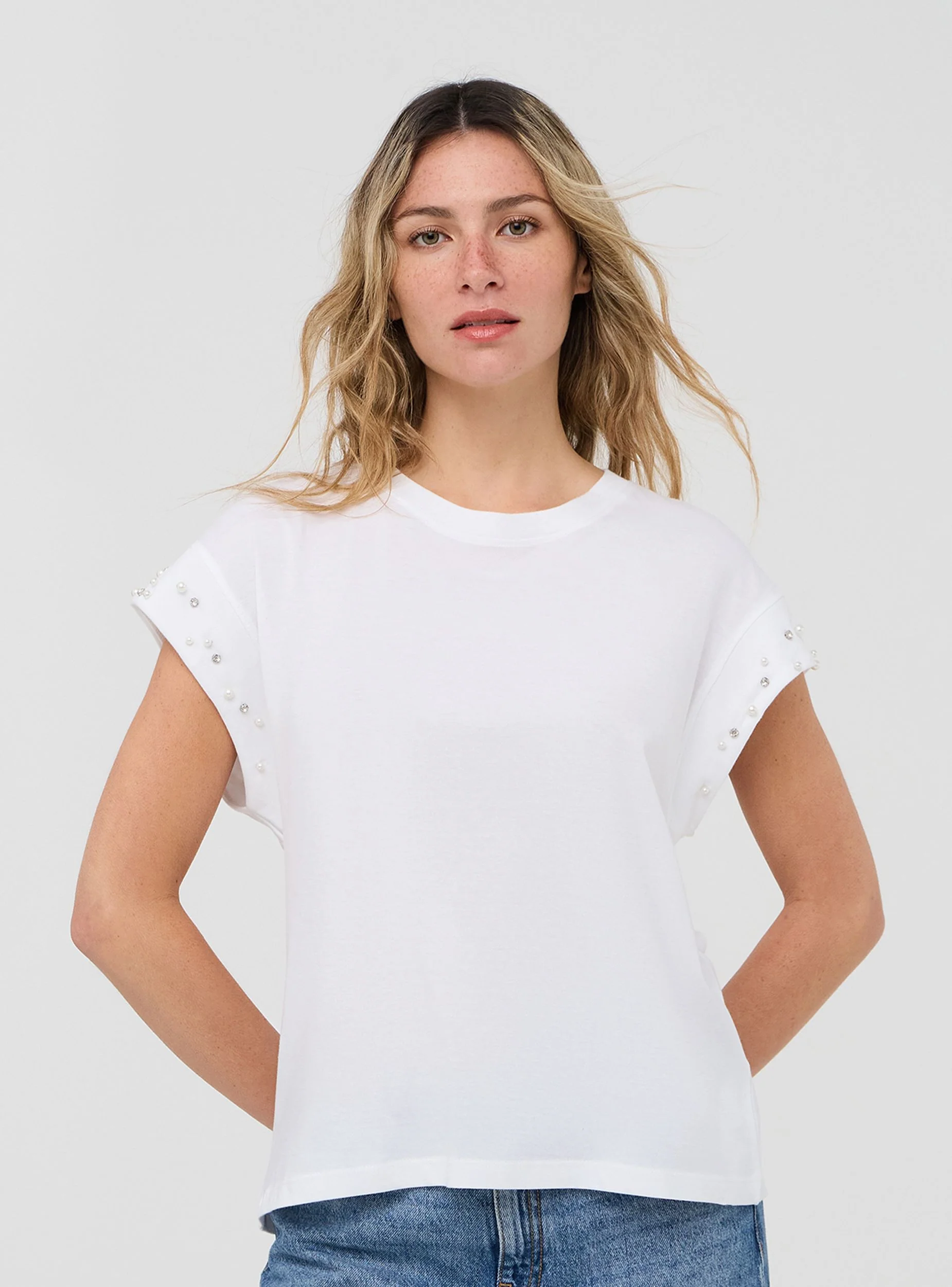 T-shirt con perle e strass - Image 3