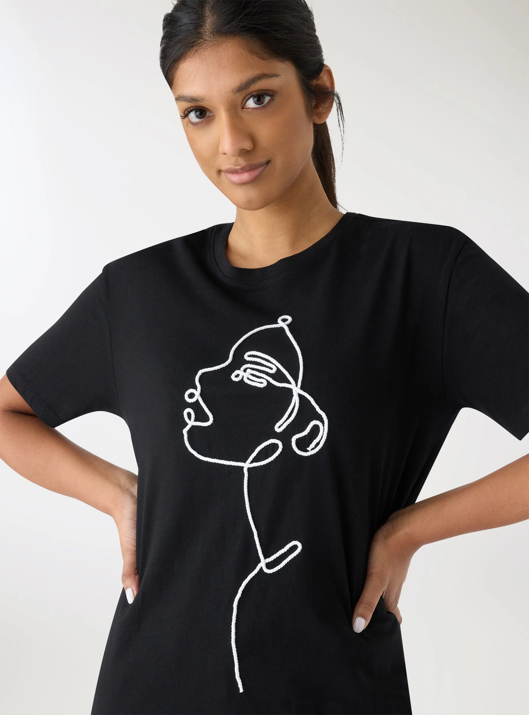 T-shirt con ricamo volto - Image 3