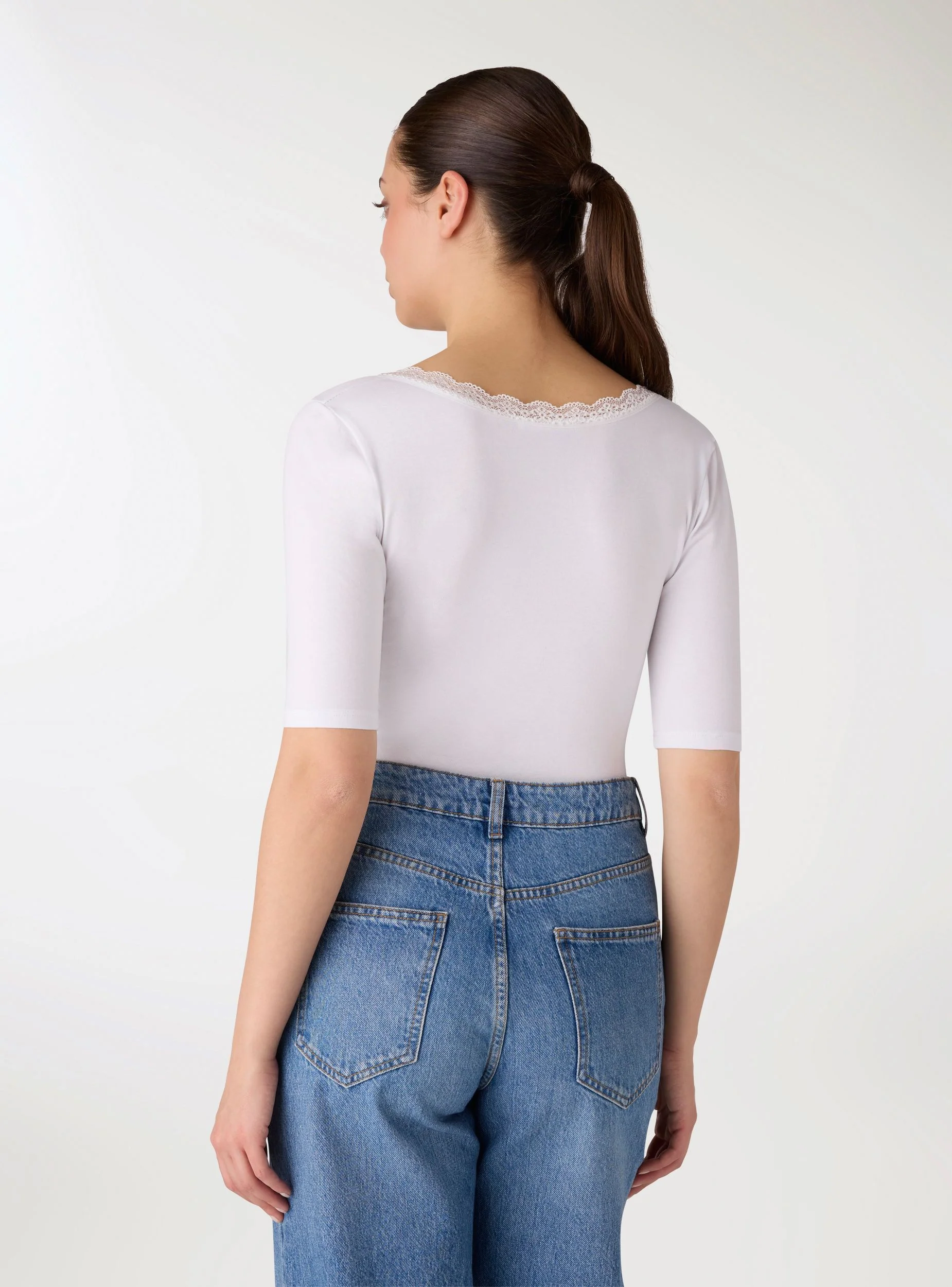 T-shirt con scollo a V e bordo in pizzo - Image 3