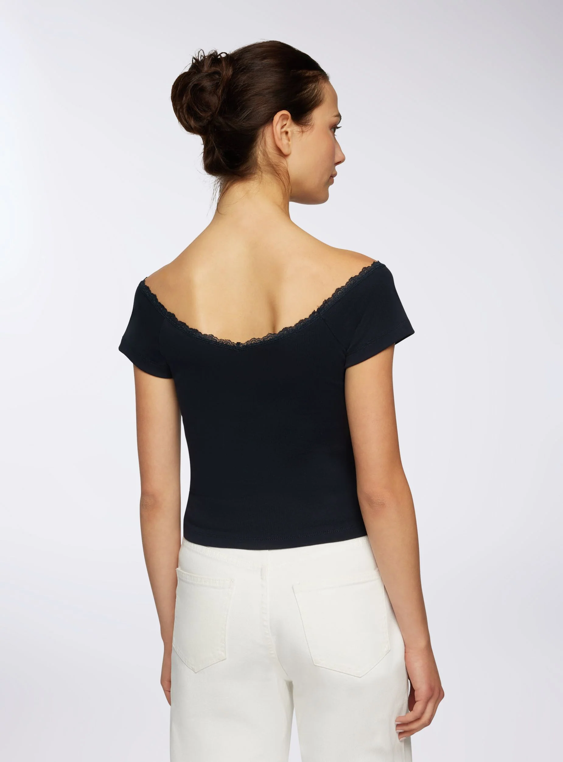 T-shirt con scollo a V e dettaglio in pizzo - Image 4