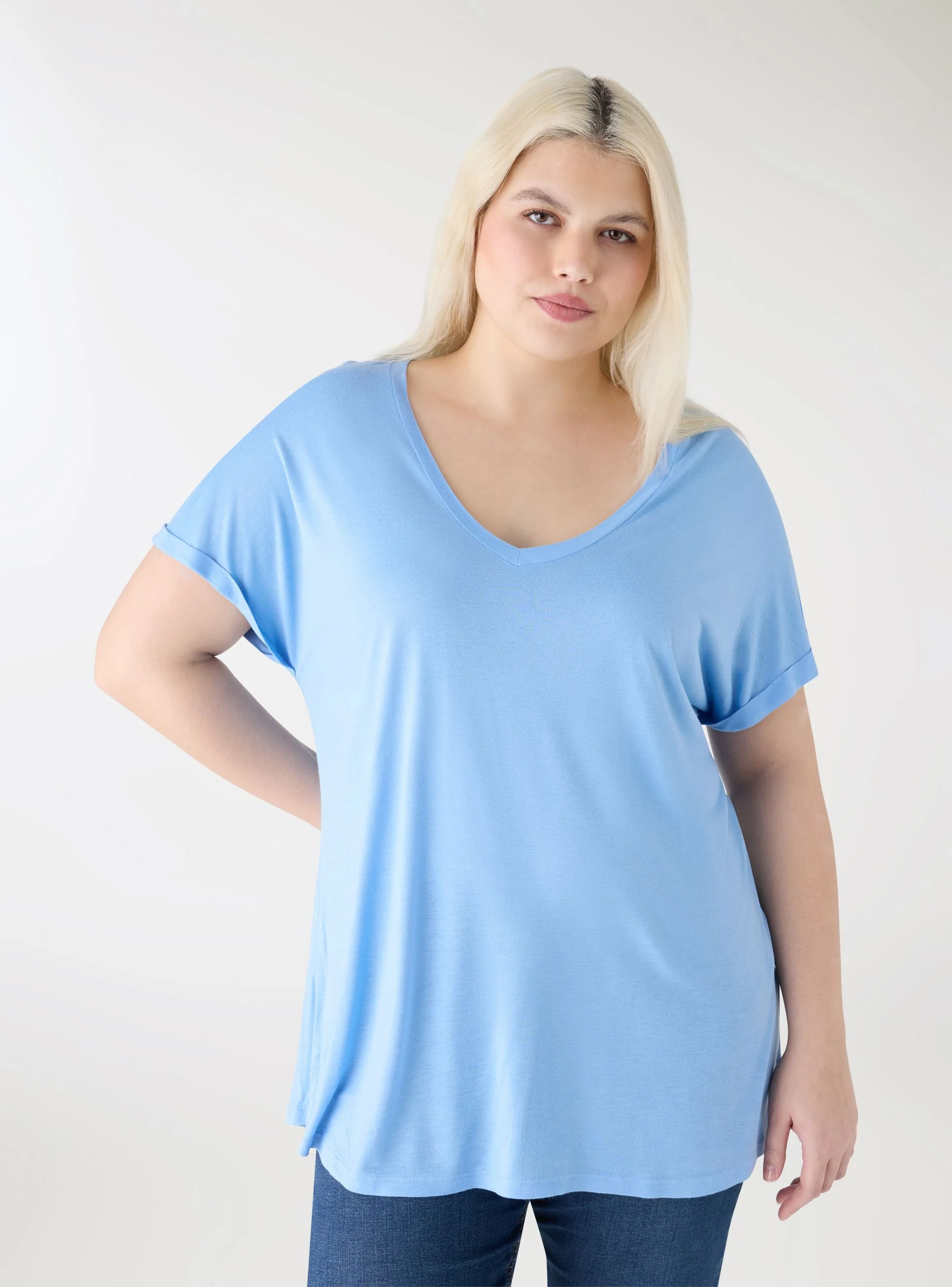 T-shirt con scollo a V - Image 4