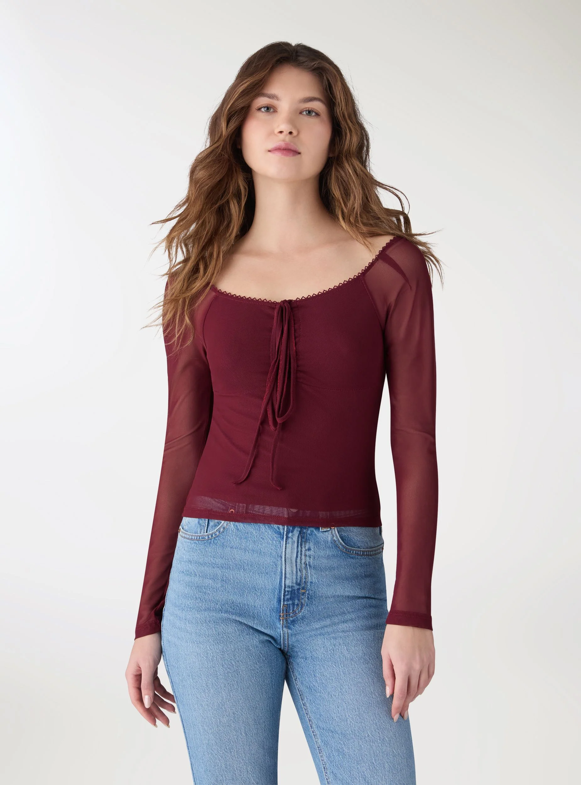 T-shirt con scollo quadrato e laccetti in tulle - Image 2