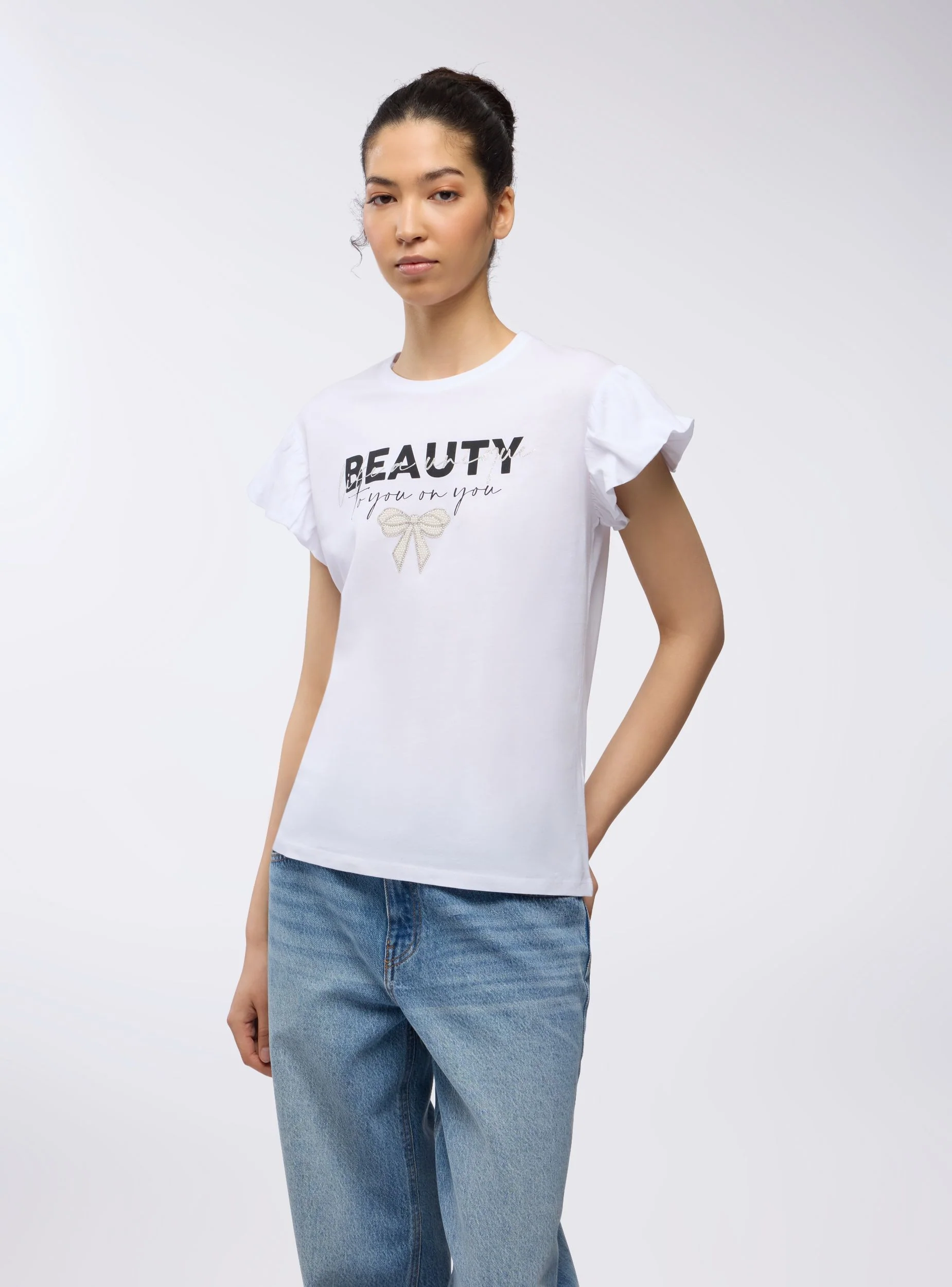 T-shirt con scritta e applicazioni - Image 2