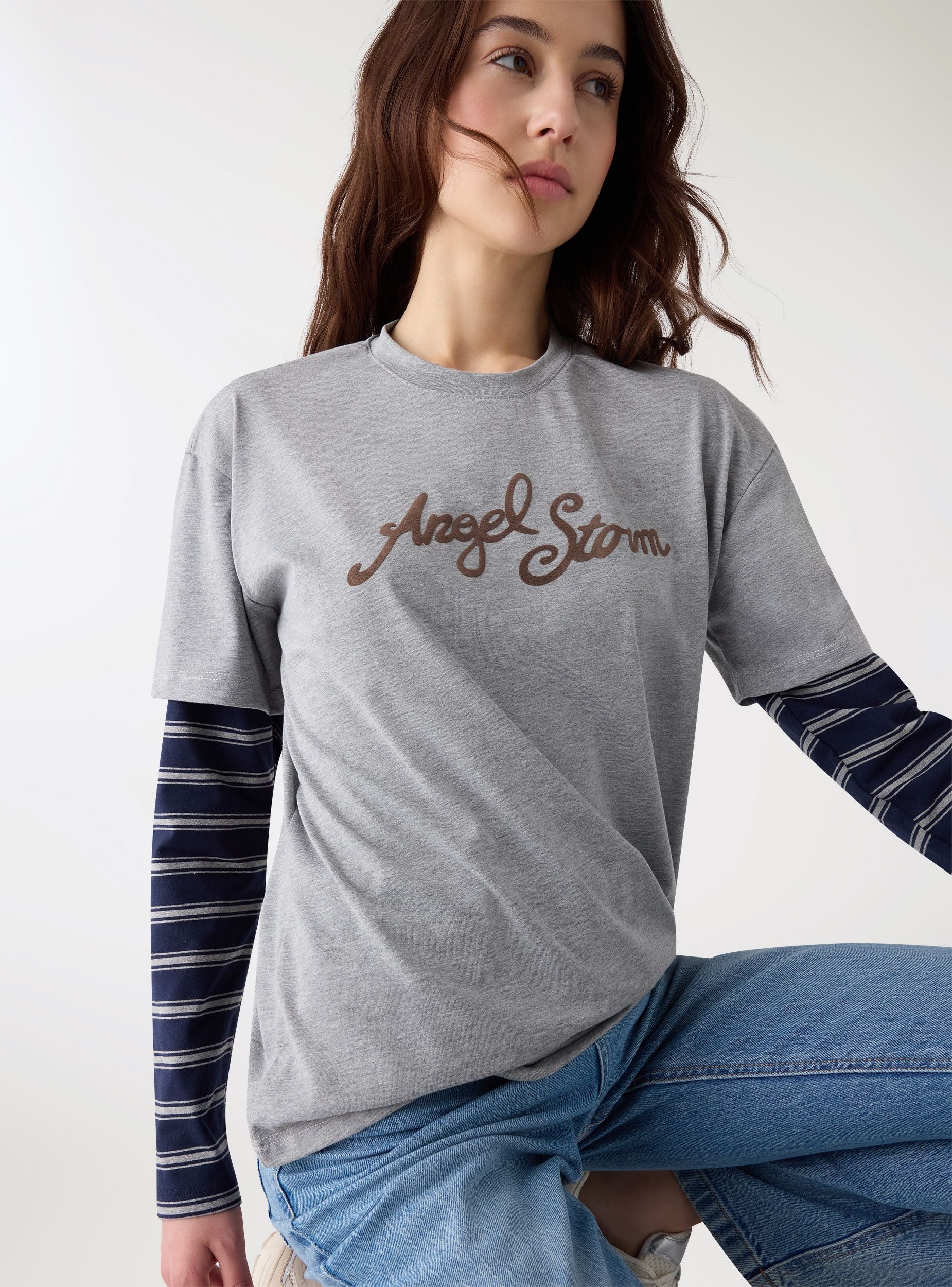 T-shirt con scritta e maniche a righe - Image 3