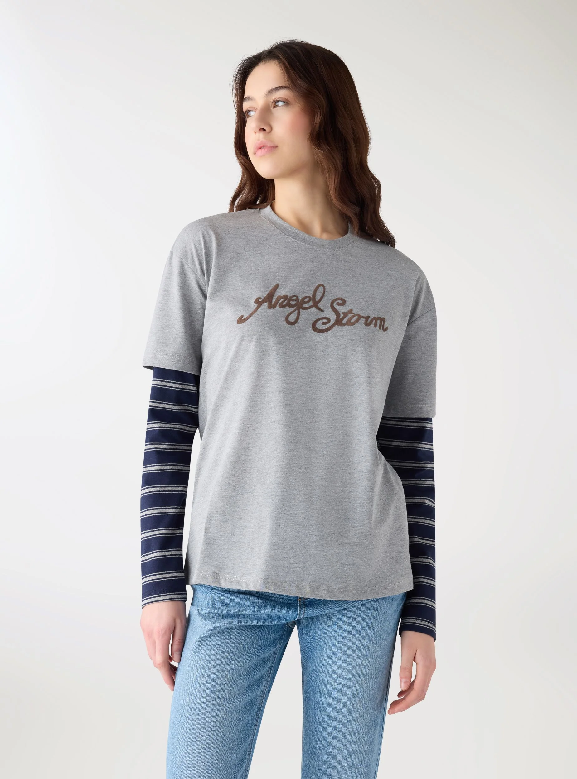 T-shirt con scritta e maniche a righe - Image 4