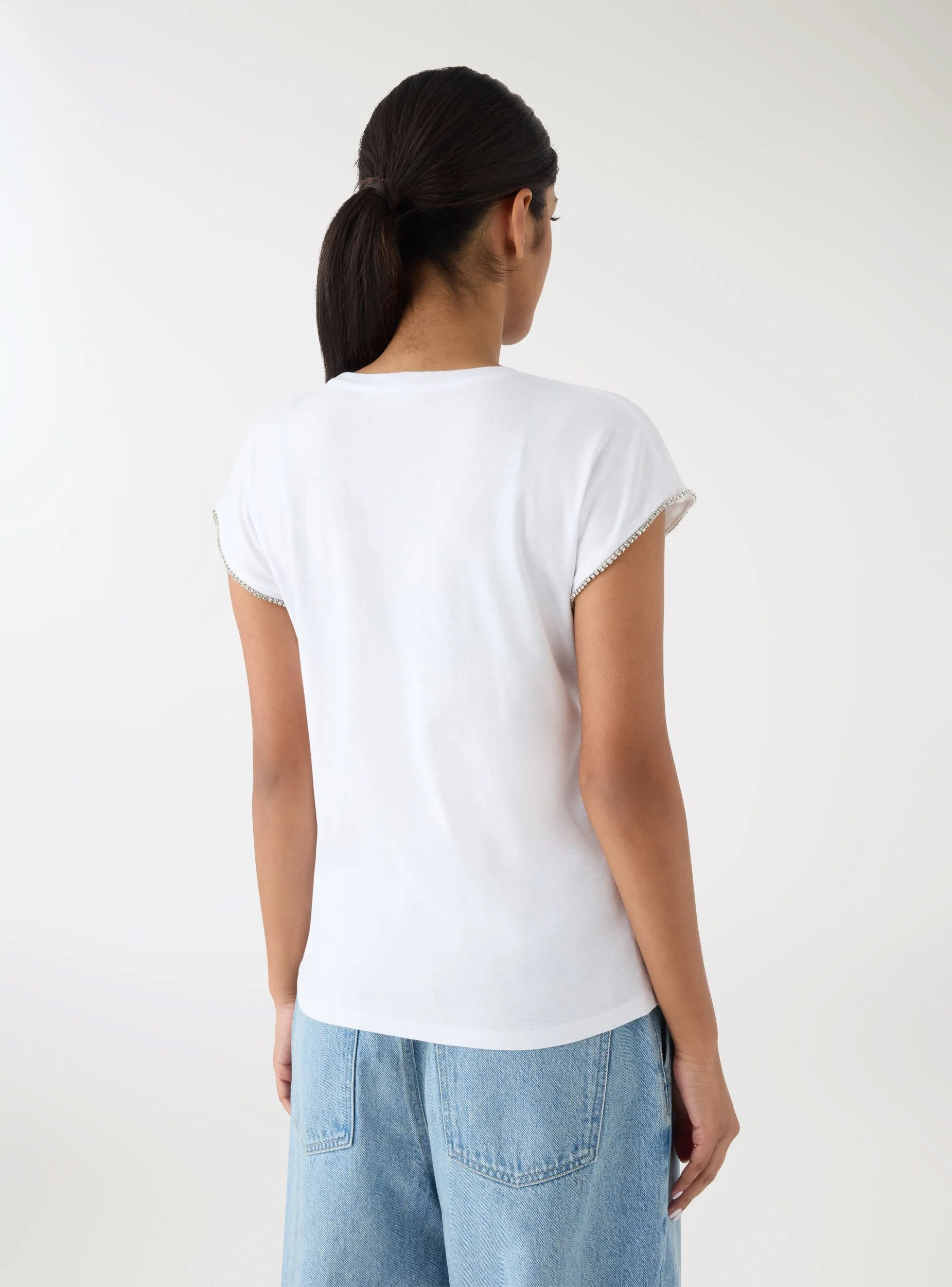 T-shirt con scritta e strass - Image 2