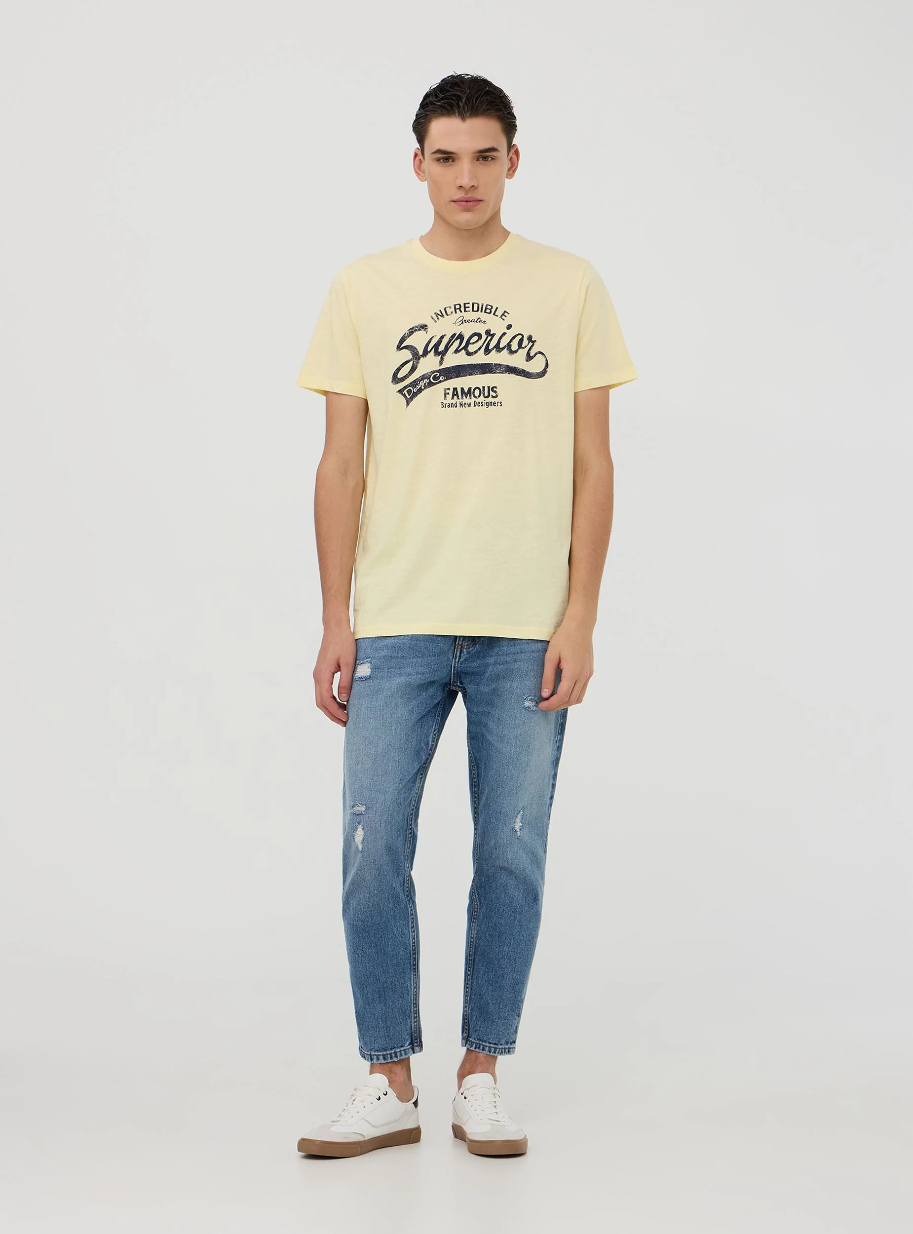 T-shirt con scritta frontale - Image 2