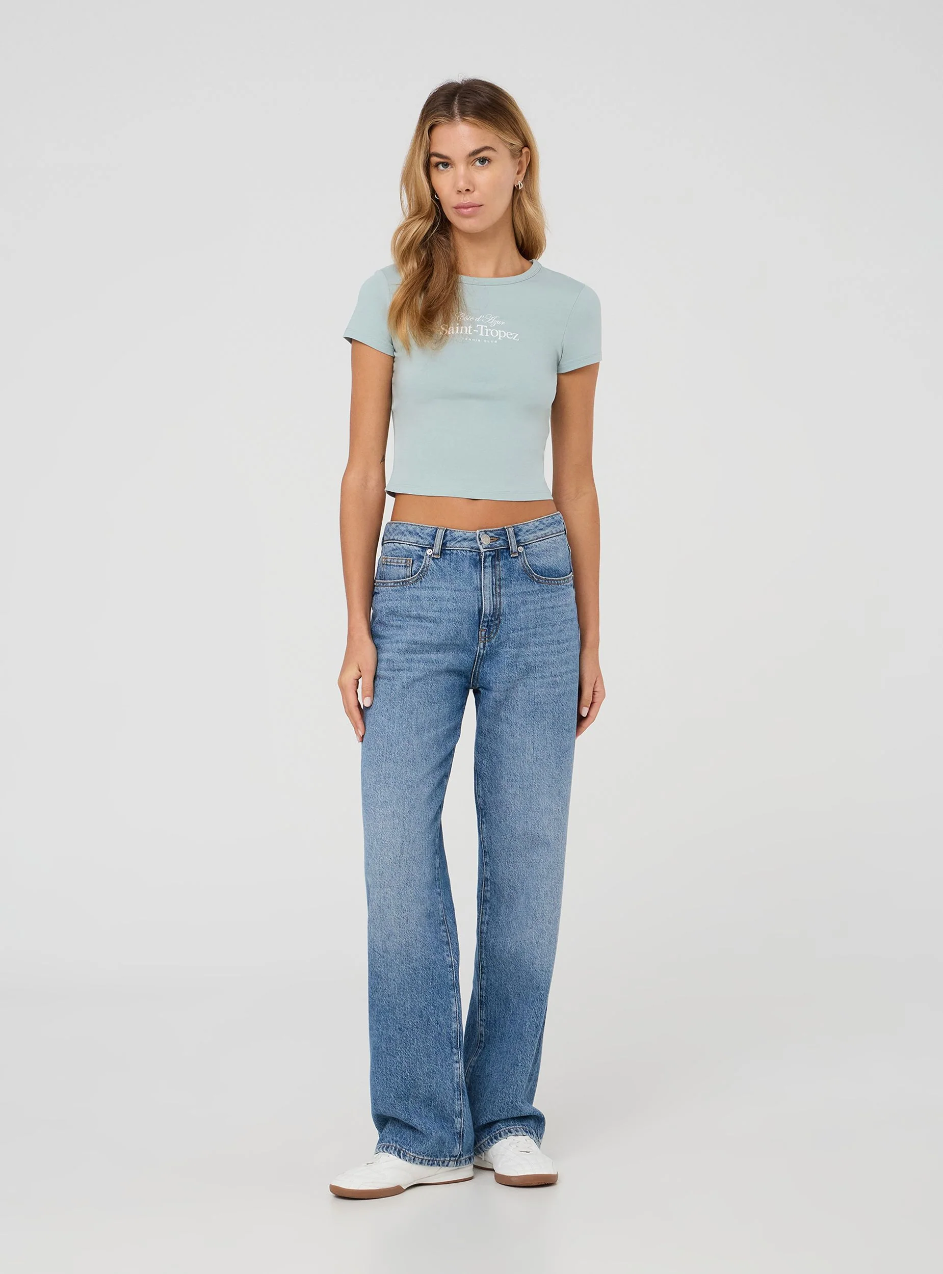 T-shirt con scritta frontale