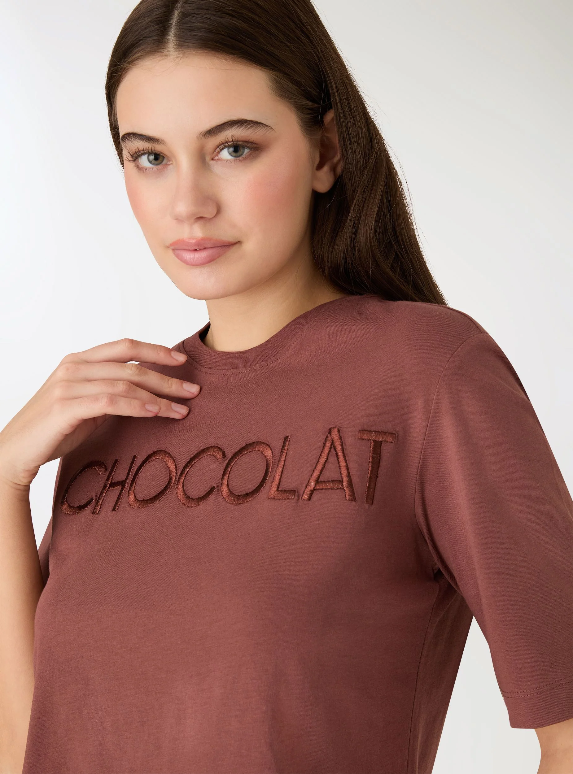 T-shirt con scritta ricamata - Image 4