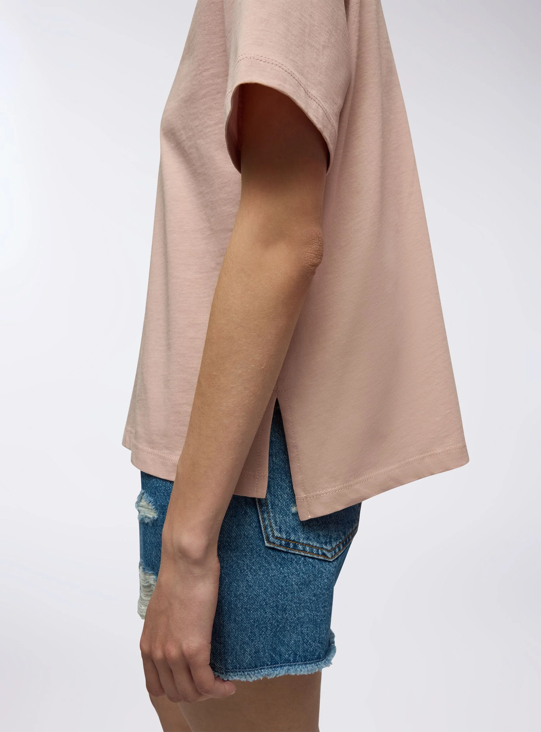 T-shirt con spacchi - Image 2
