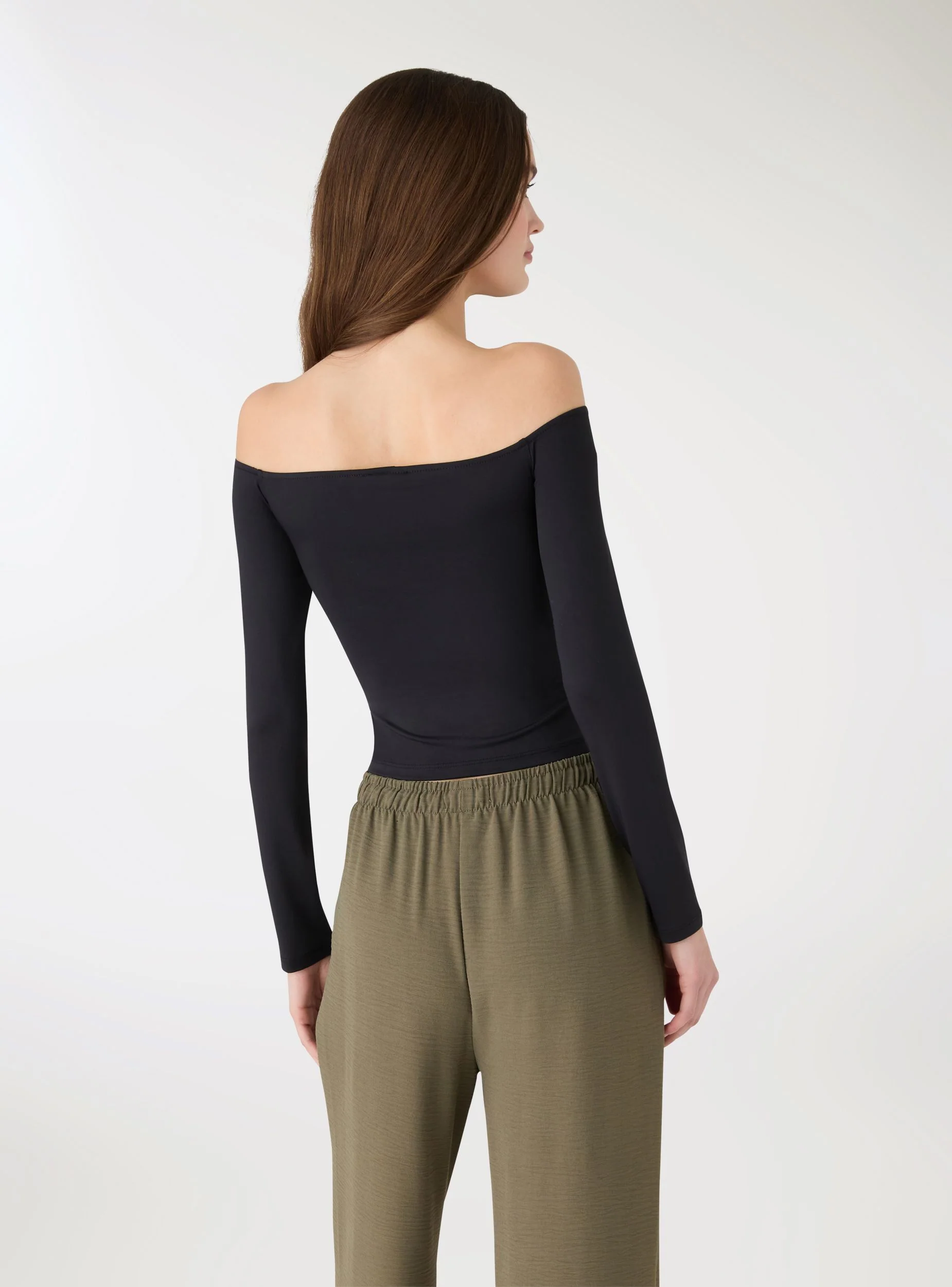 T-shirt con spalle scoperte