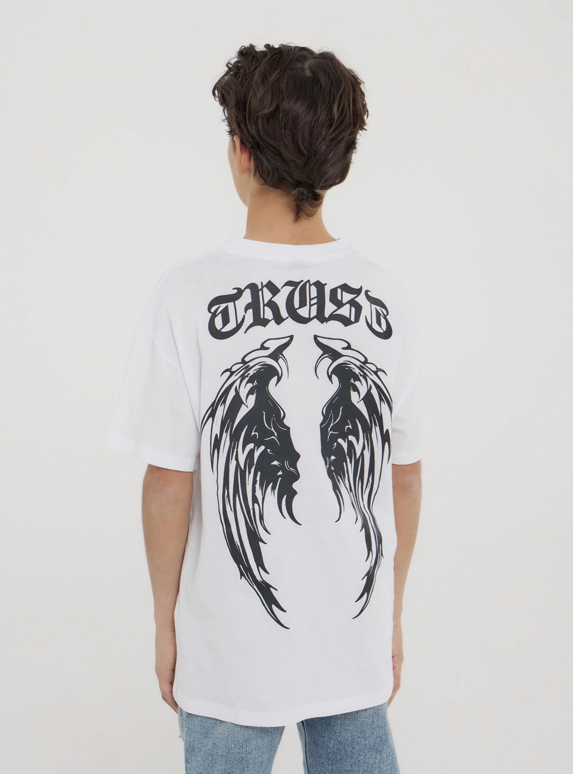 T-shirt con stampa ali sul retro - Image 2