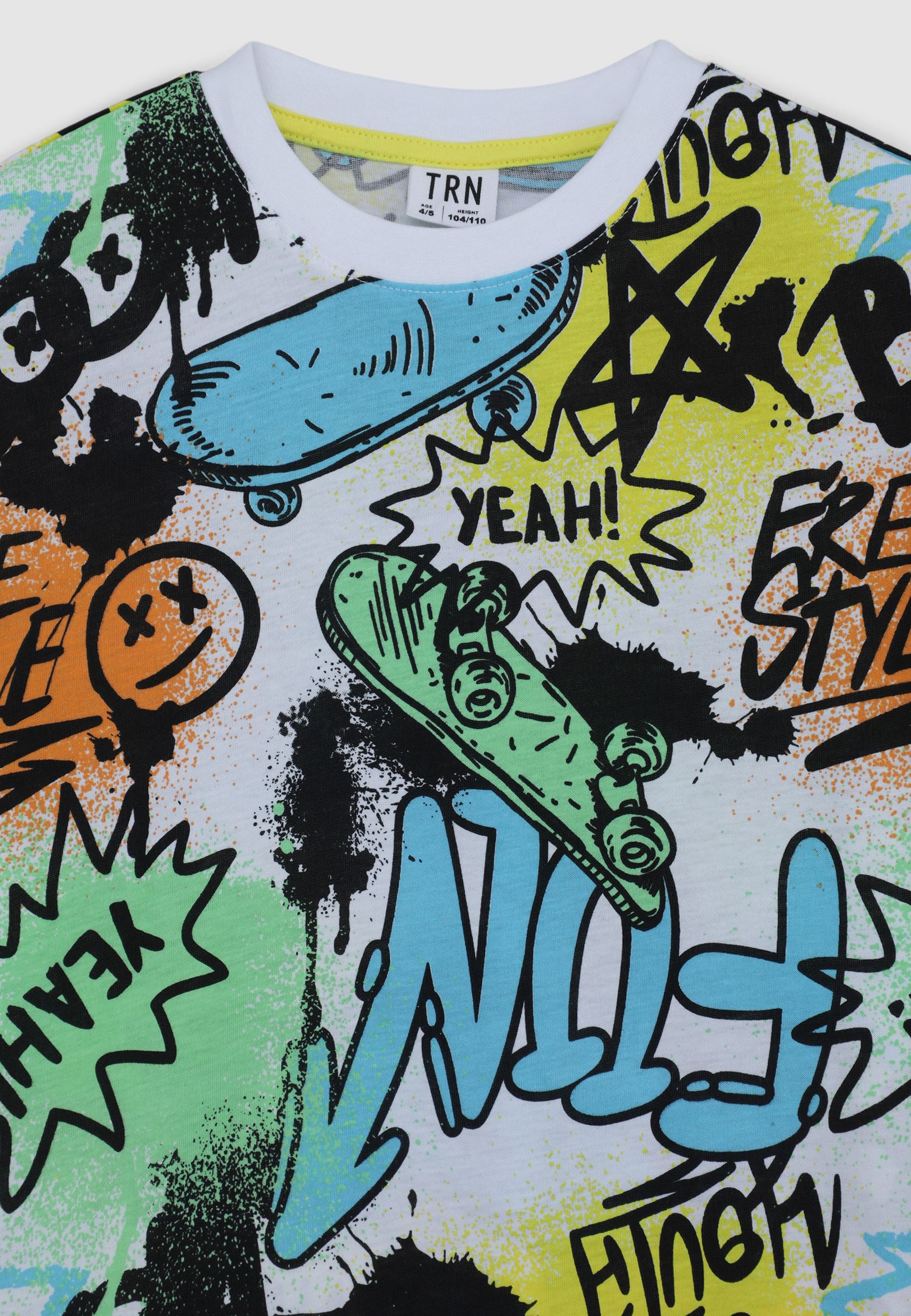 T-shirt con stampa all-over graffiti - Image 4