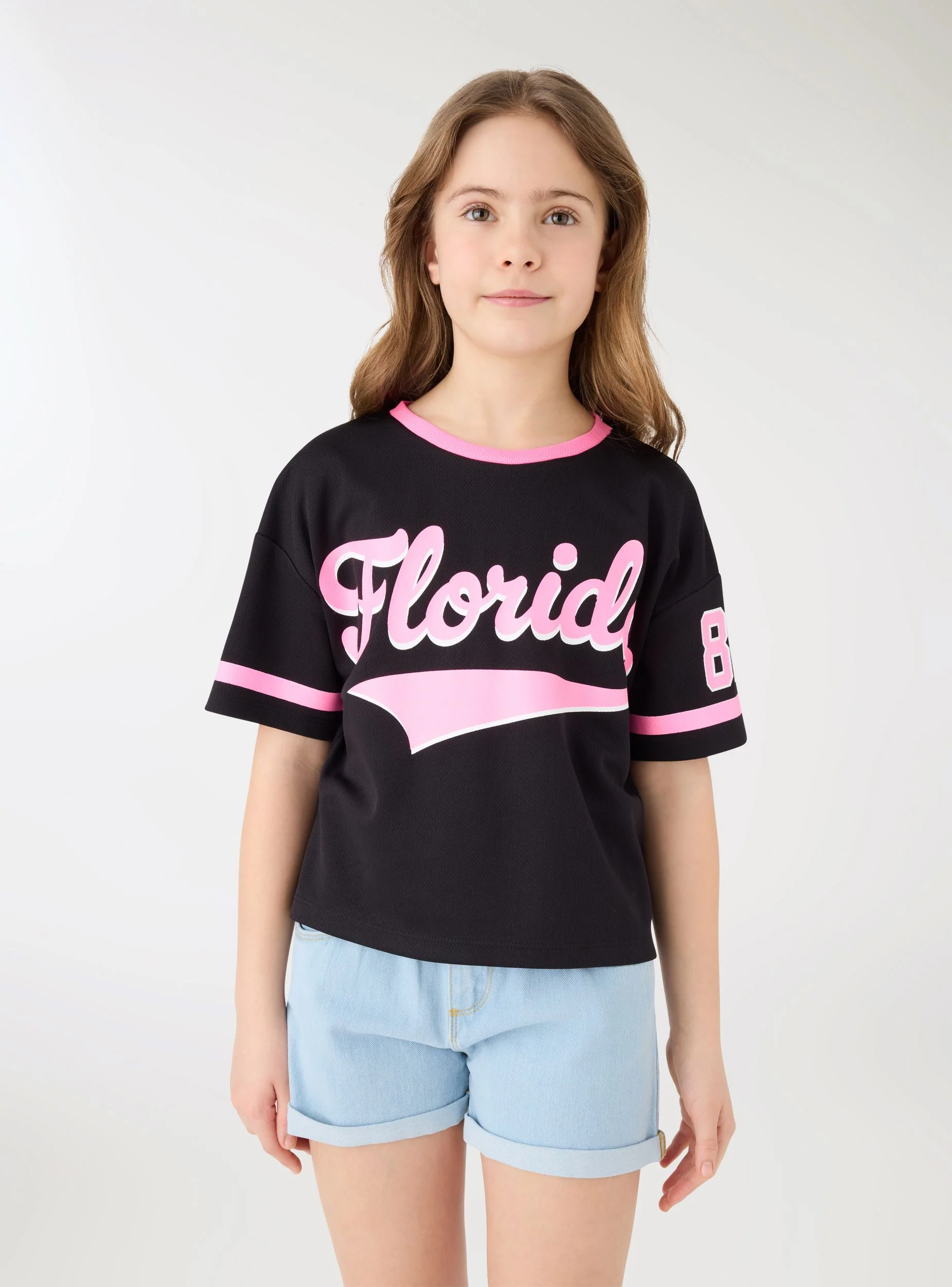 T-shirt con stampa college e profili a contrasto - Image 8