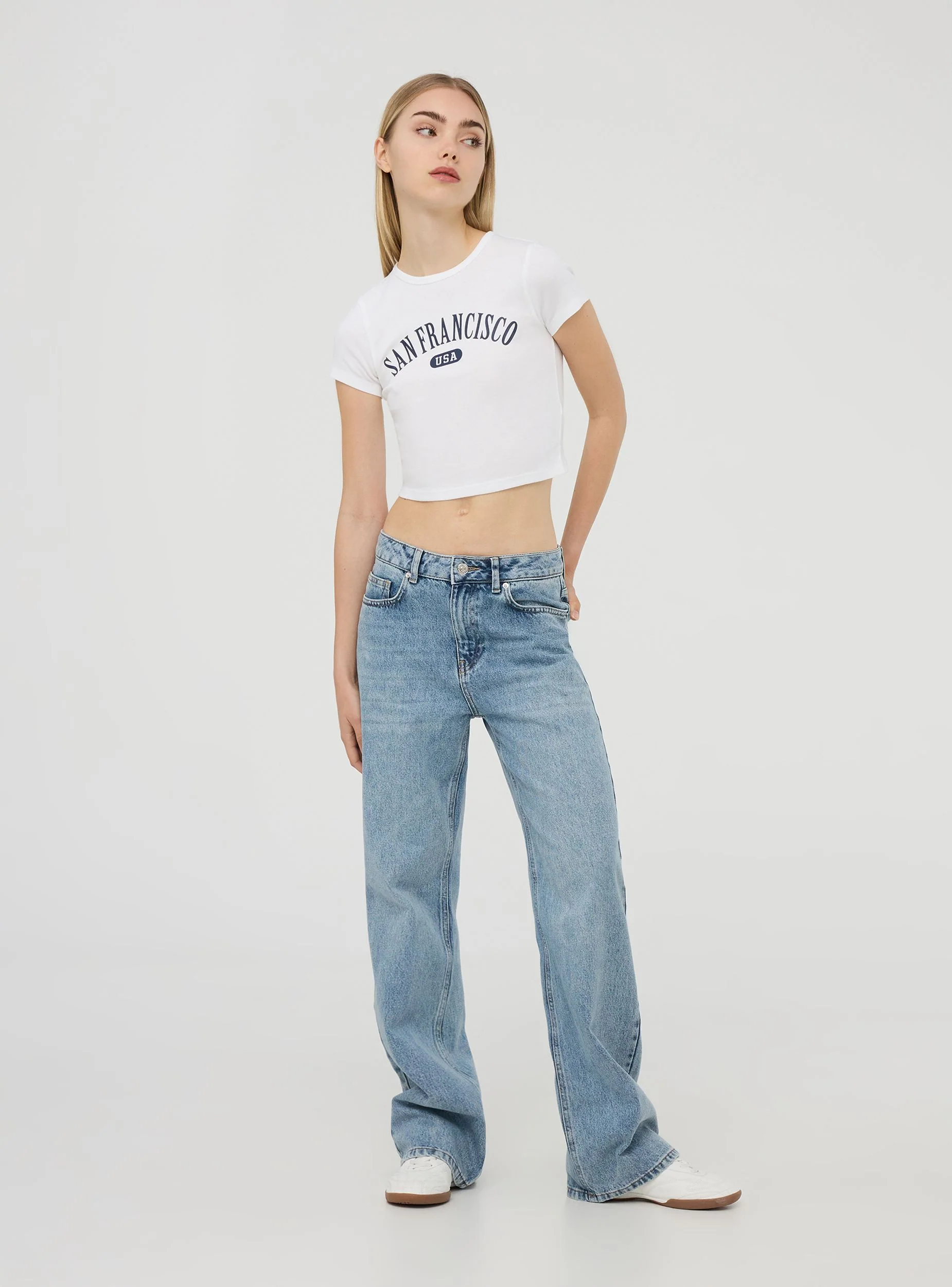 T-shirt con stampa college - Image 2