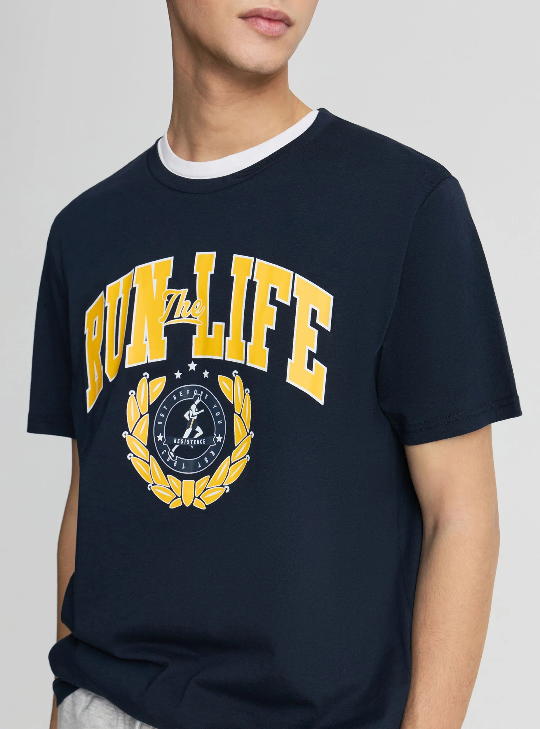 T-shirt con stampa college