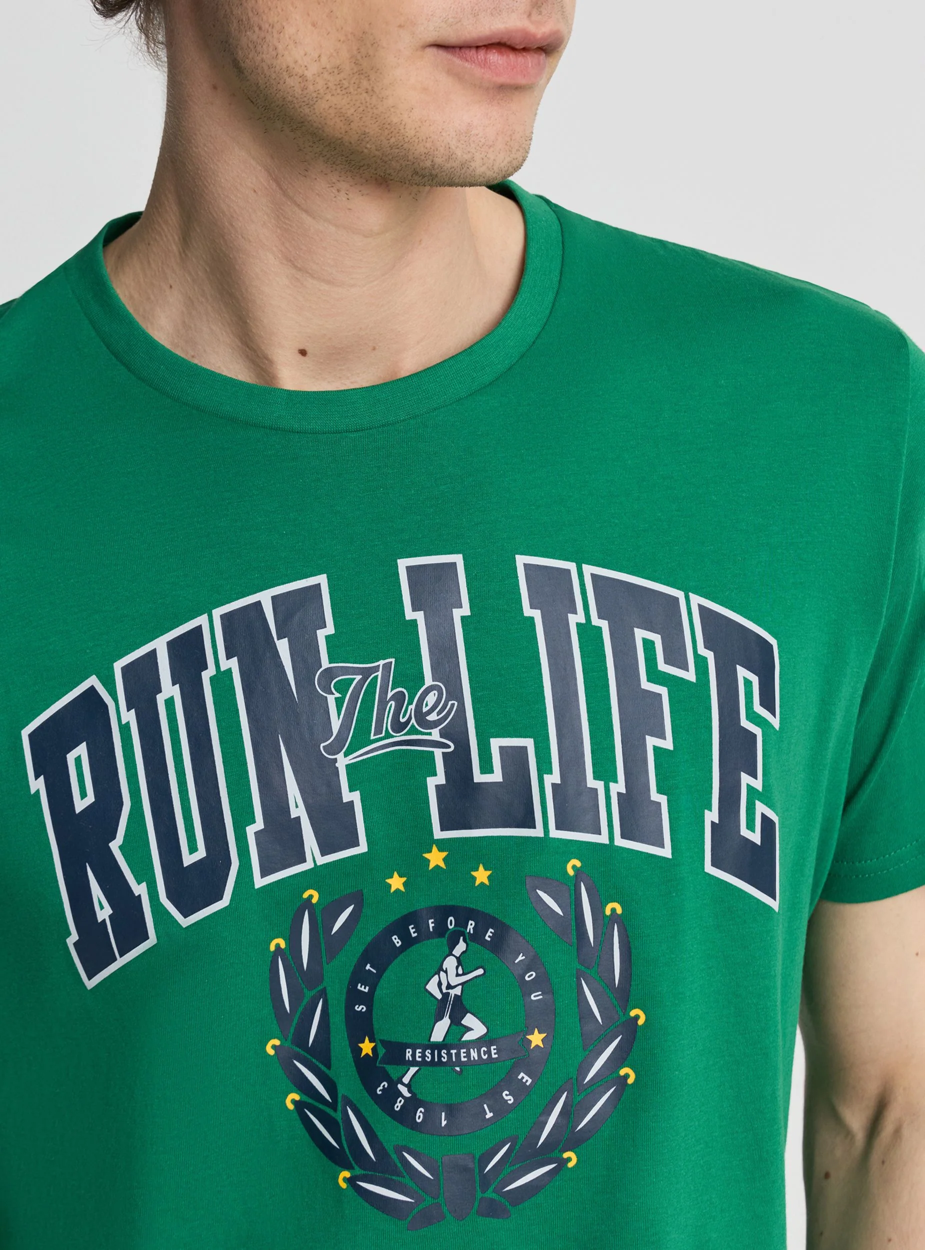 T-shirt con stampa college - Image 3