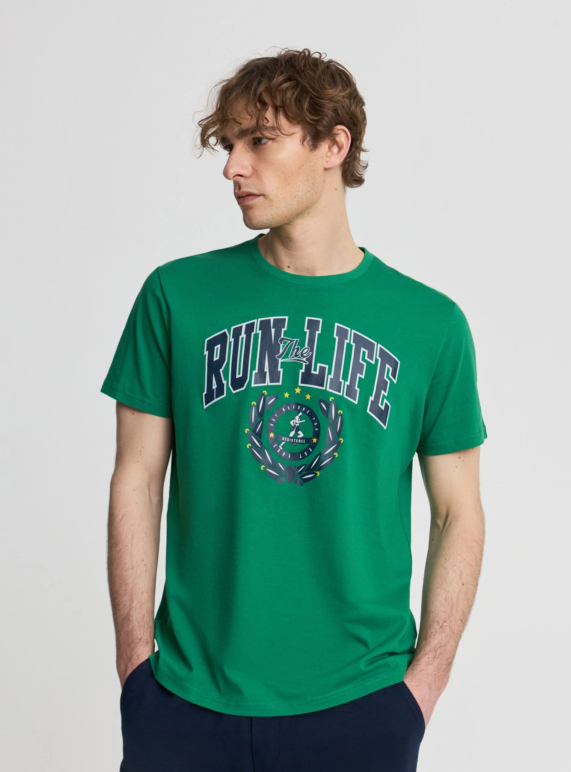T-shirt con stampa college - Image 4