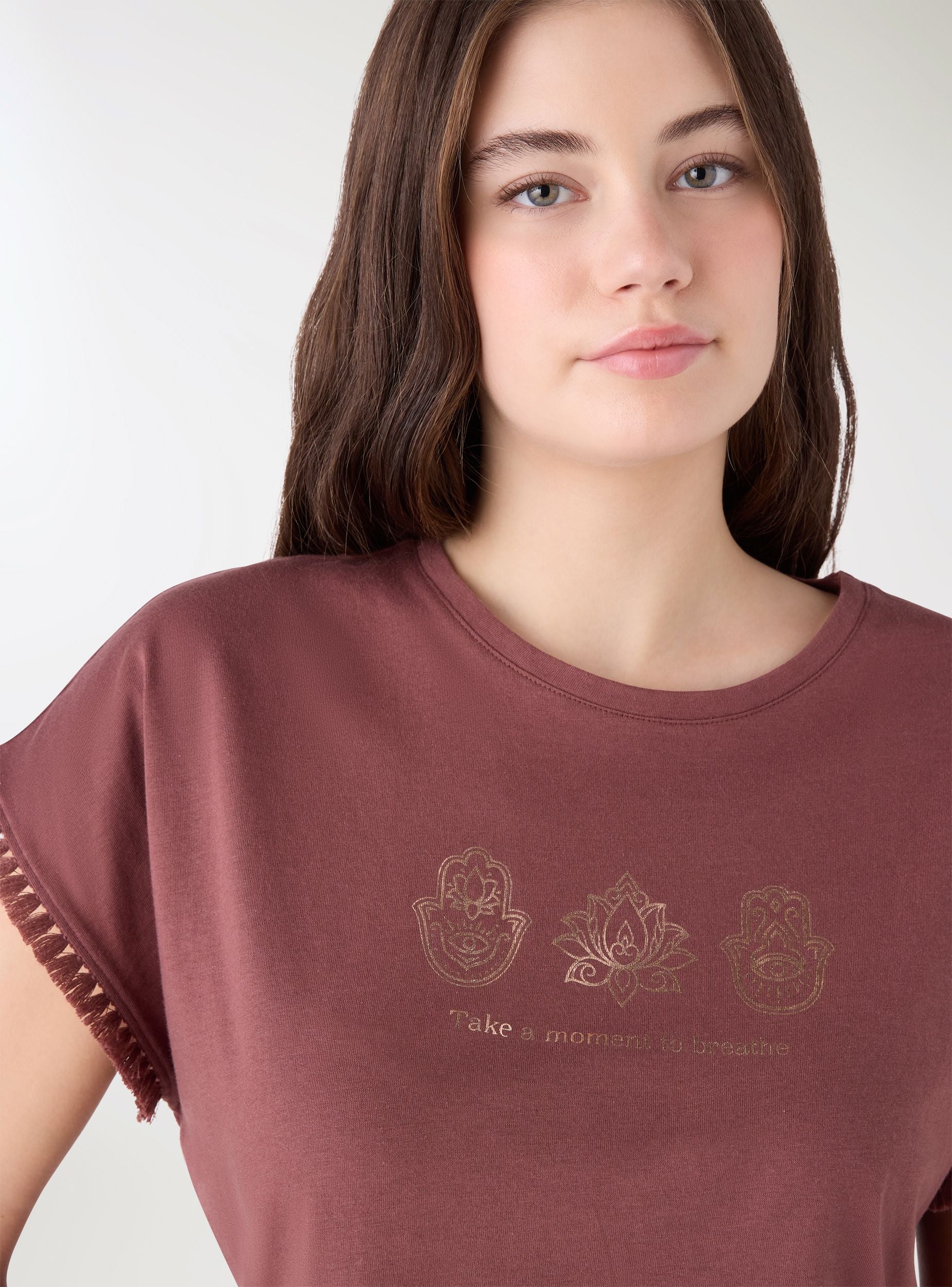 T-shirt con stampa e bordi con frange - Image 4