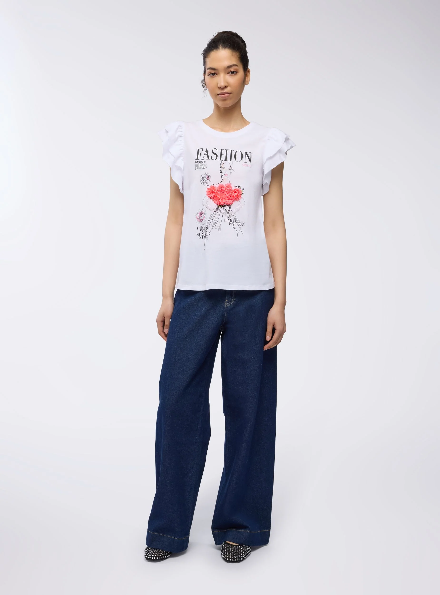 T-shirt con stampa fashion e applicazioni - Image 4