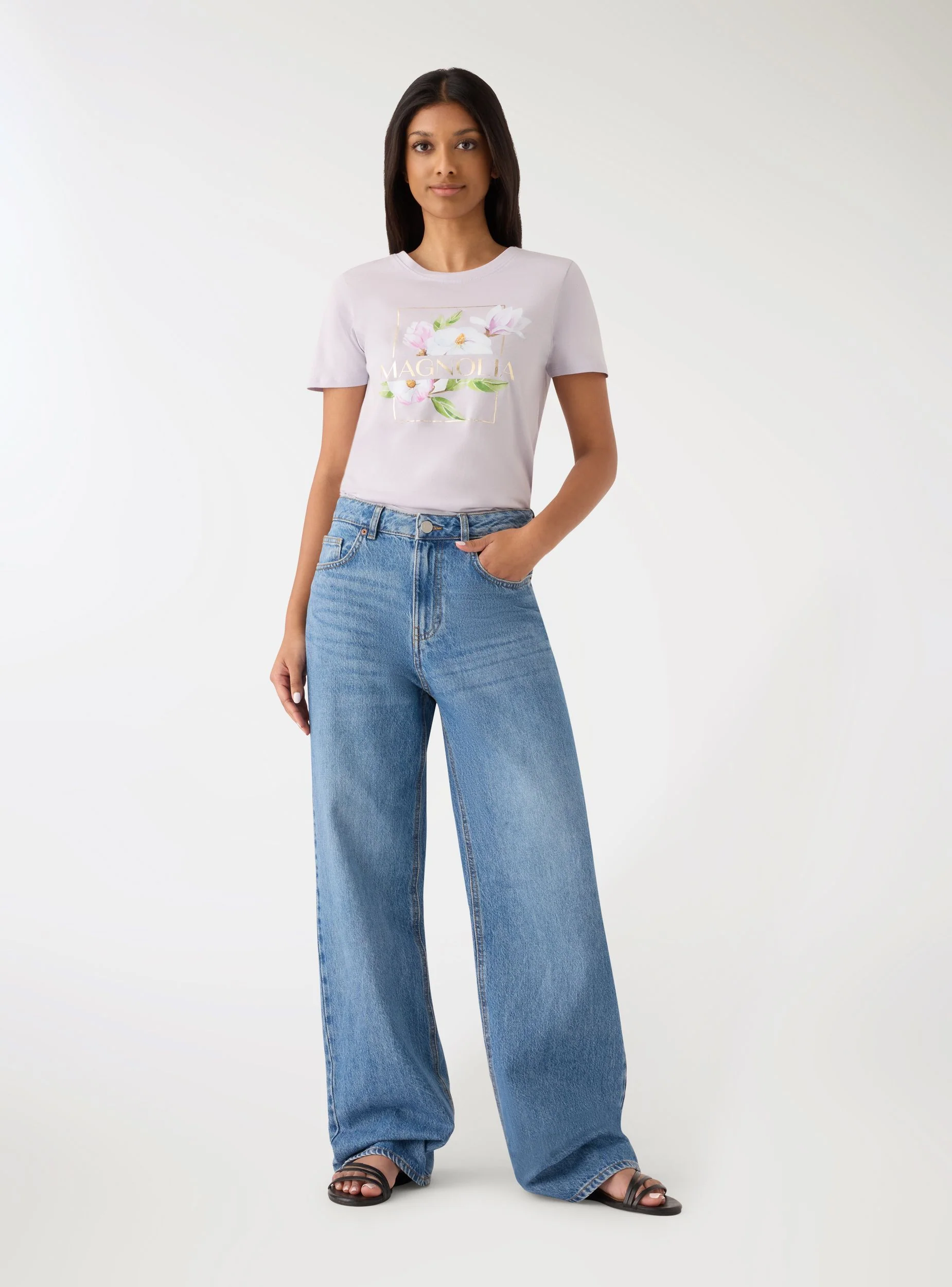 T-shirt con stampa fiori e scritta - Image 3