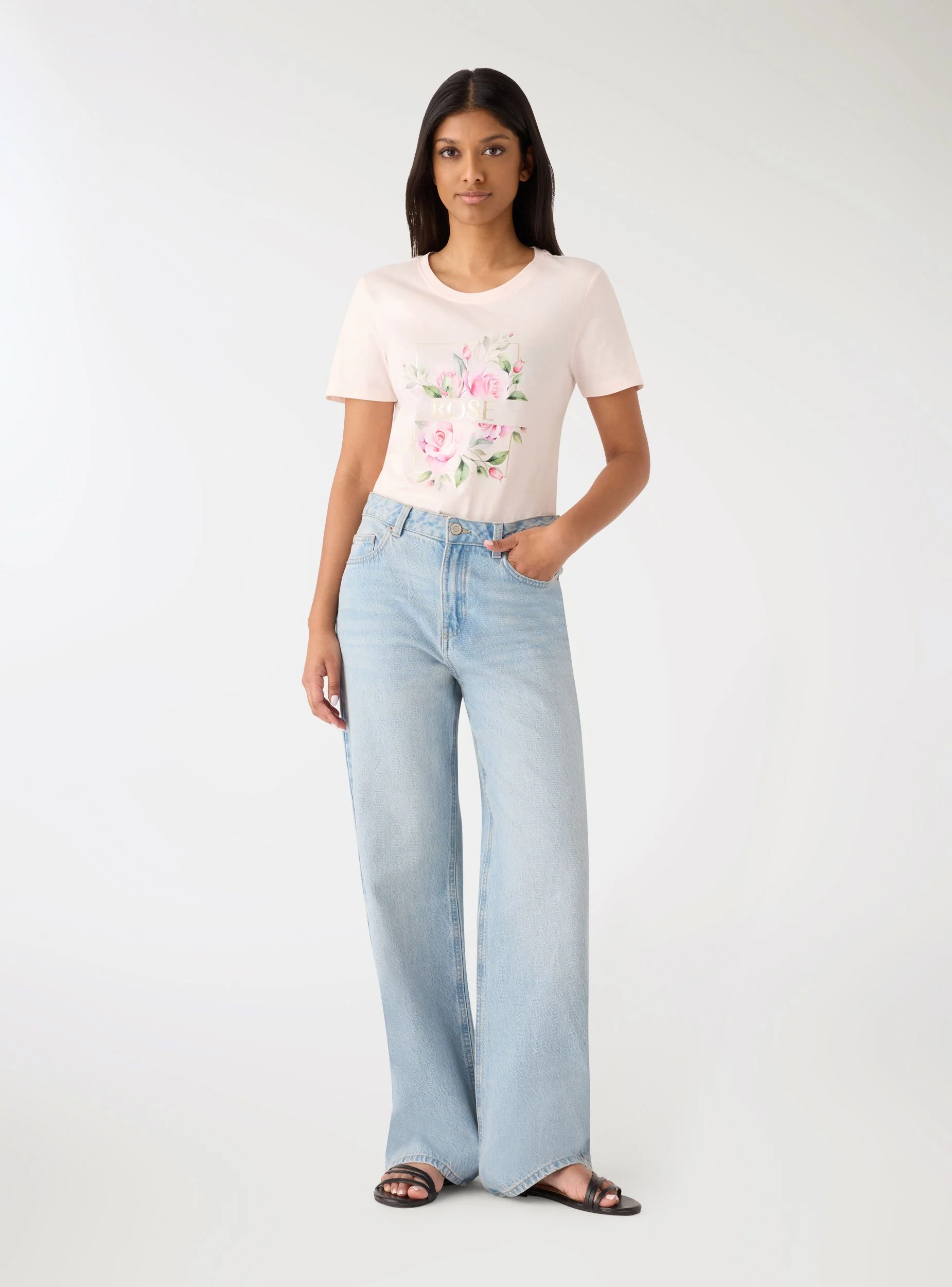 T-shirt con stampa fiori e scritta - Image 2