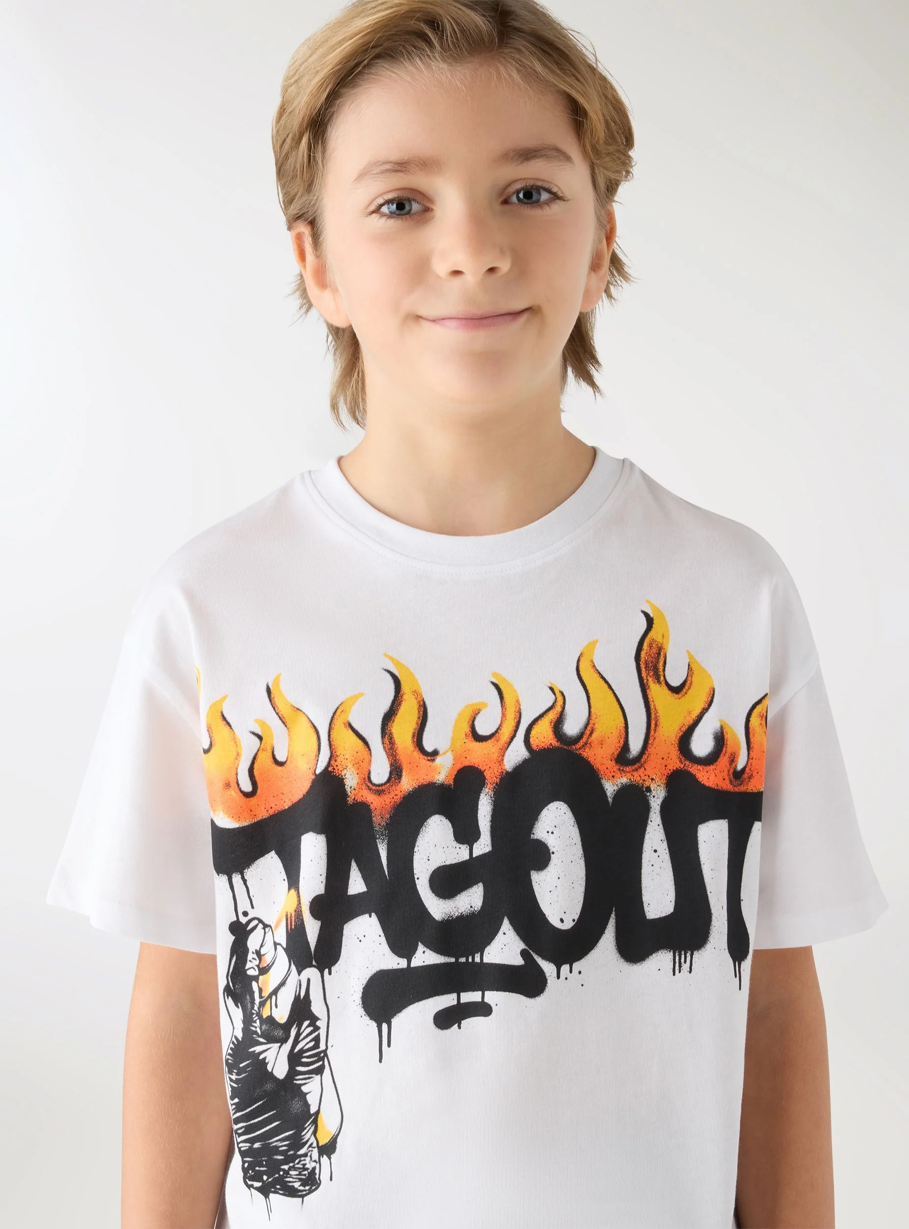 T-shirt con stampa graffiti e fiamme - Image 7