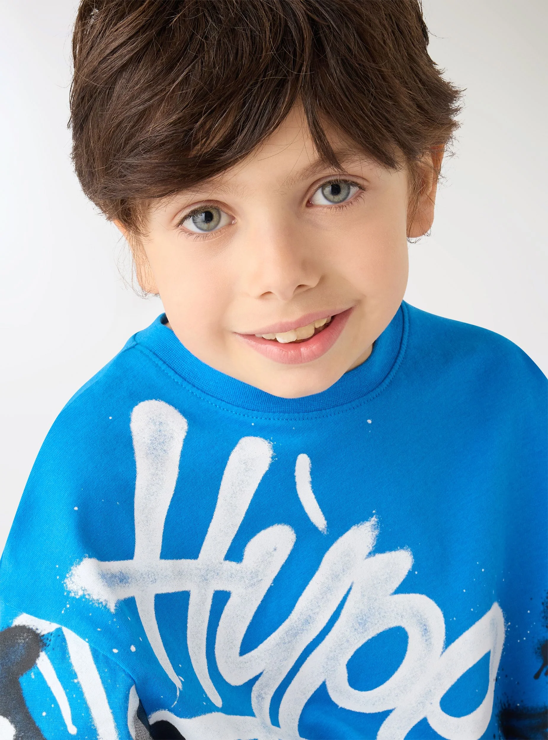 T-shirt con stampa graffiti e scritta - Image 4