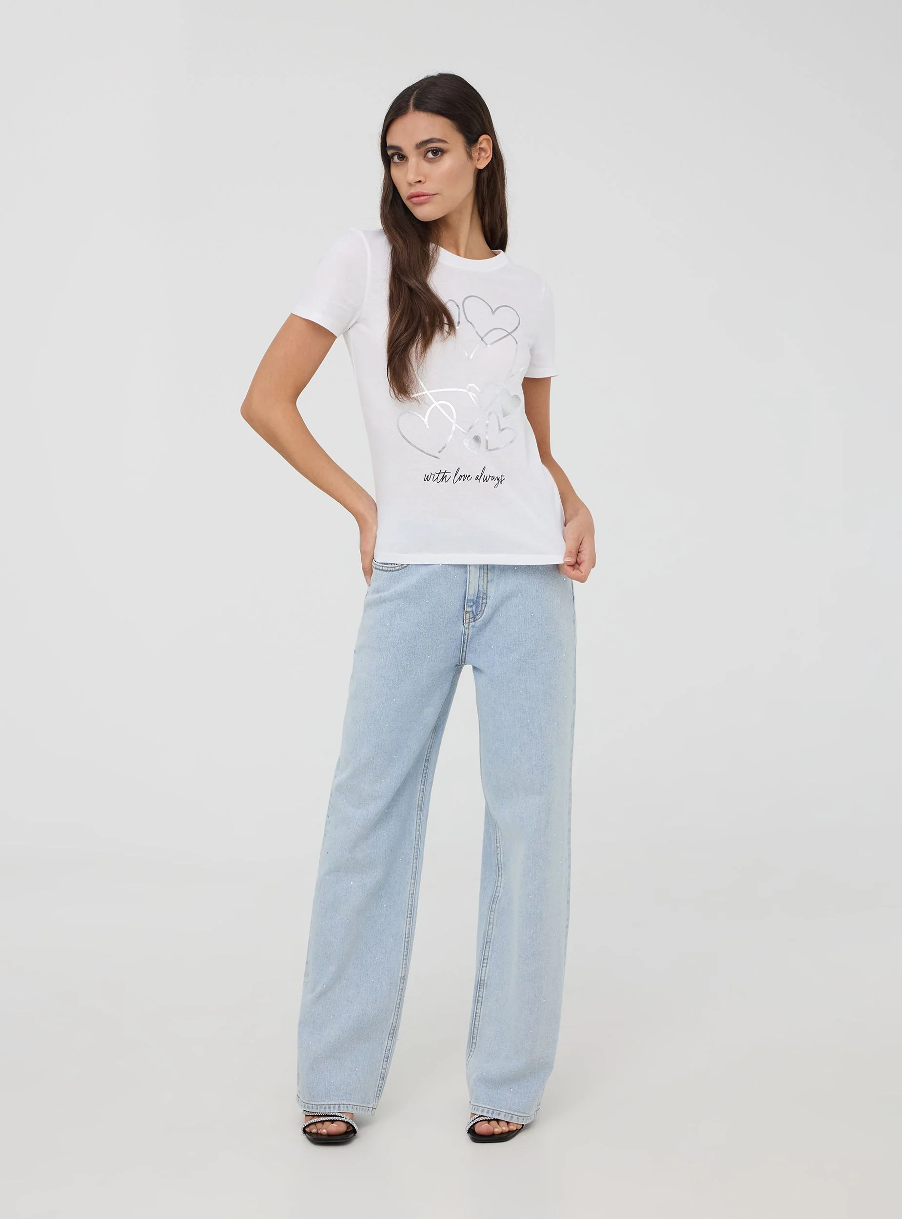 T-shirt con stampa laminata con cuore - Image 2