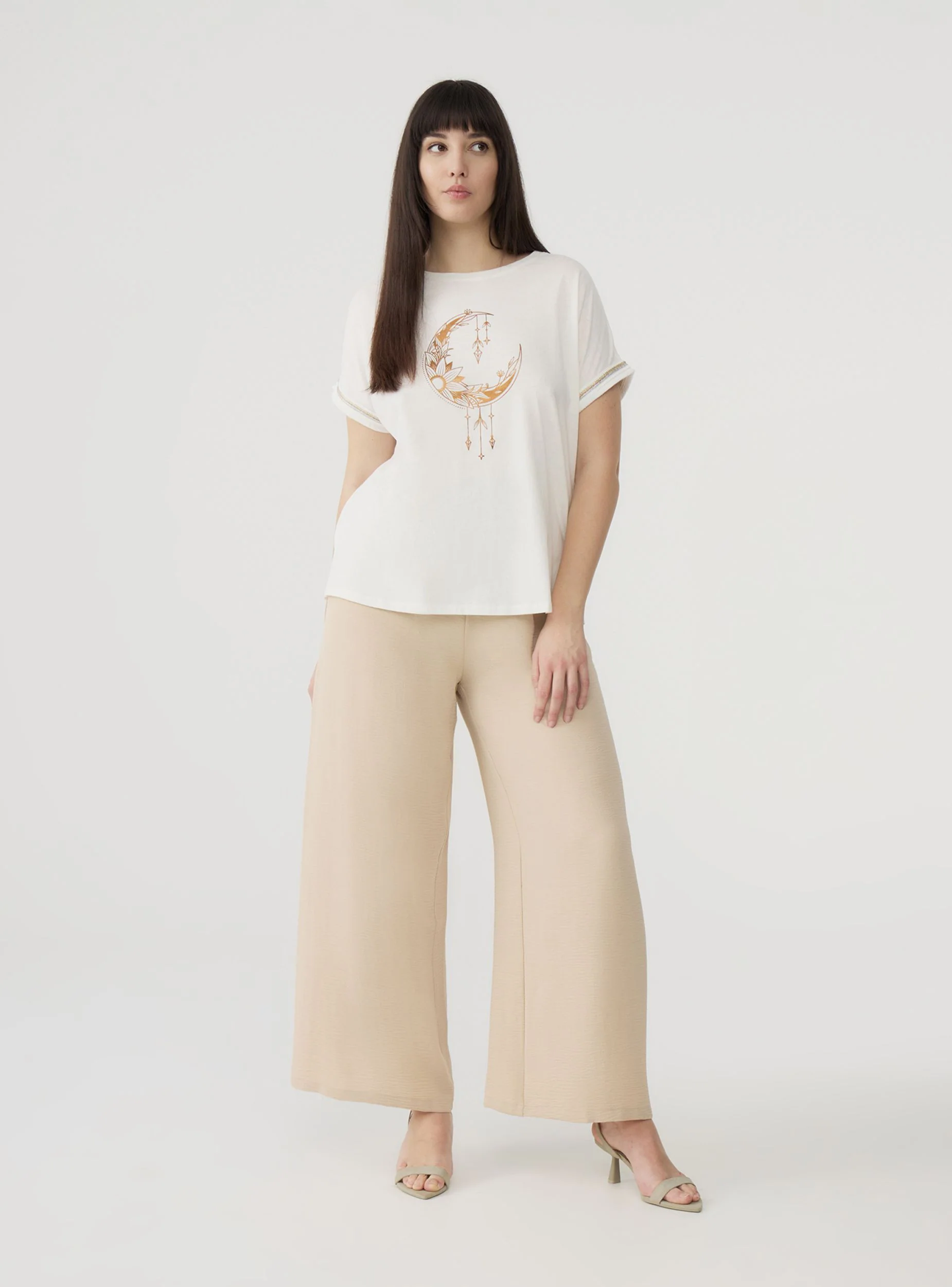 T-shirt con stampa laminata in stile etnico - Image 3
