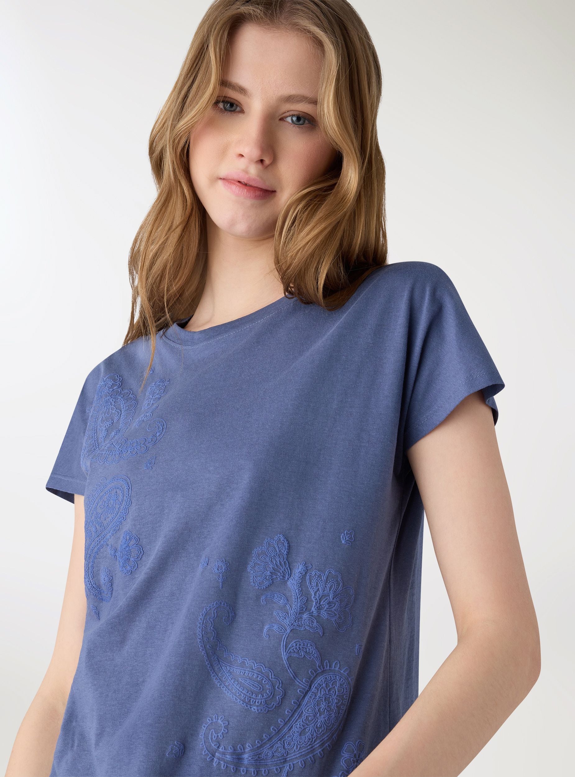 T-shirt con stampa paisley - Image 2