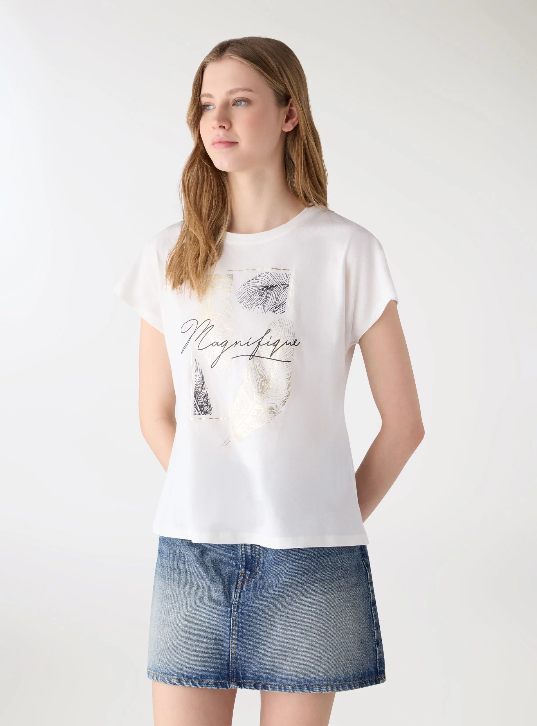 T-shirt con stampa piume effetto luccicante - Image 2
