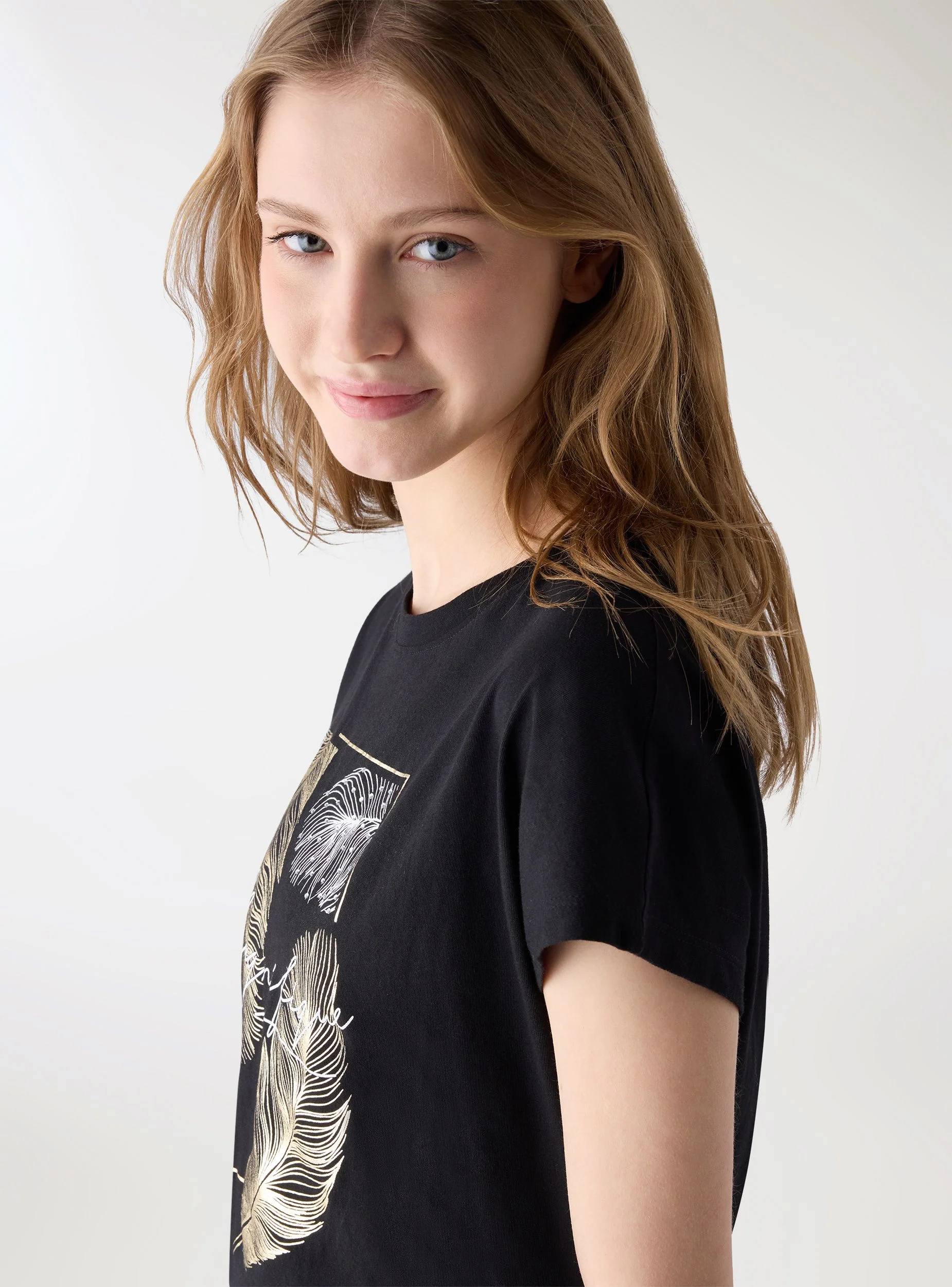 T-shirt con stampa piume effetto luccicante - Image 4