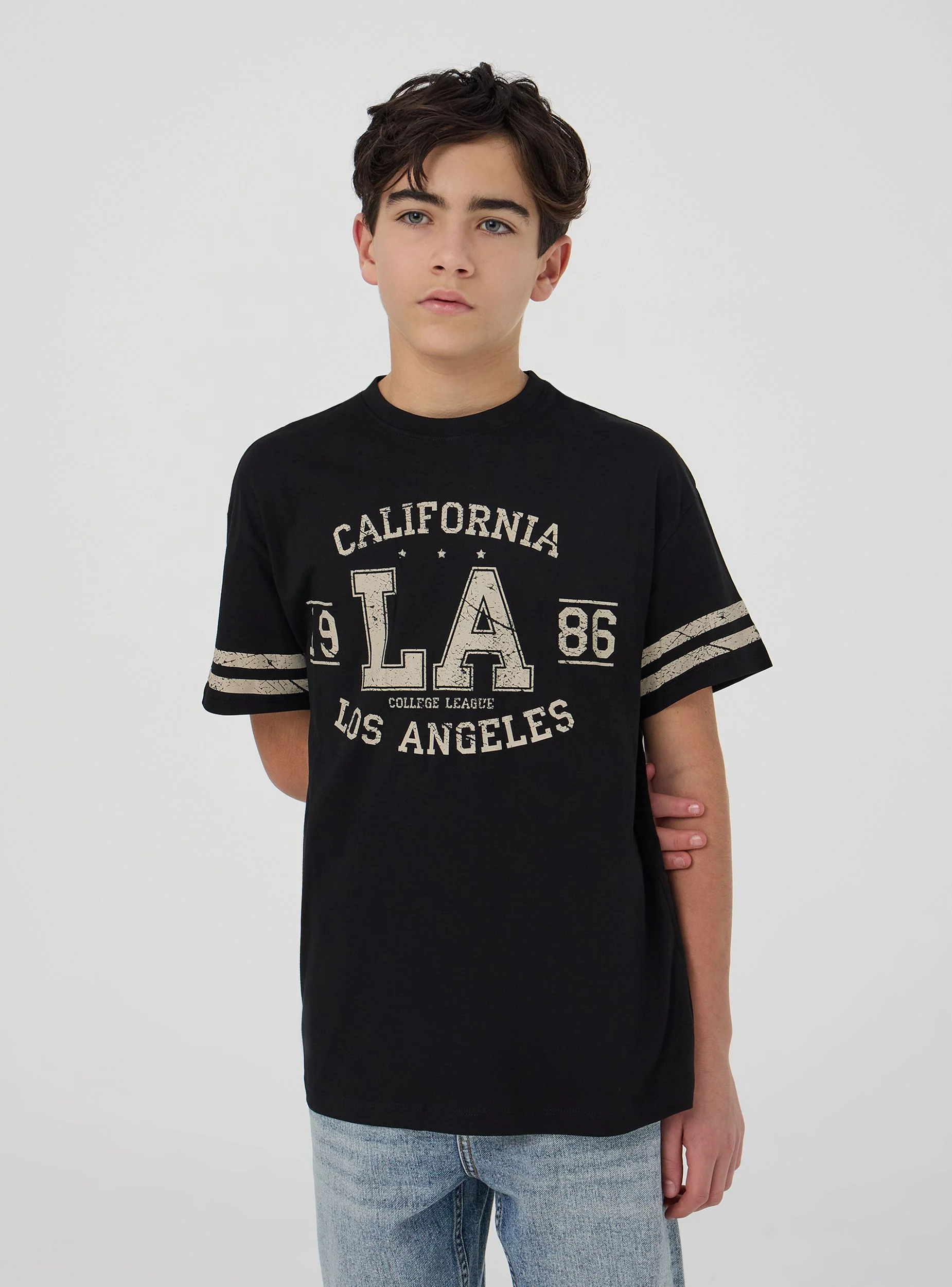 T-shirt con stampa sport e bande - Image 3
