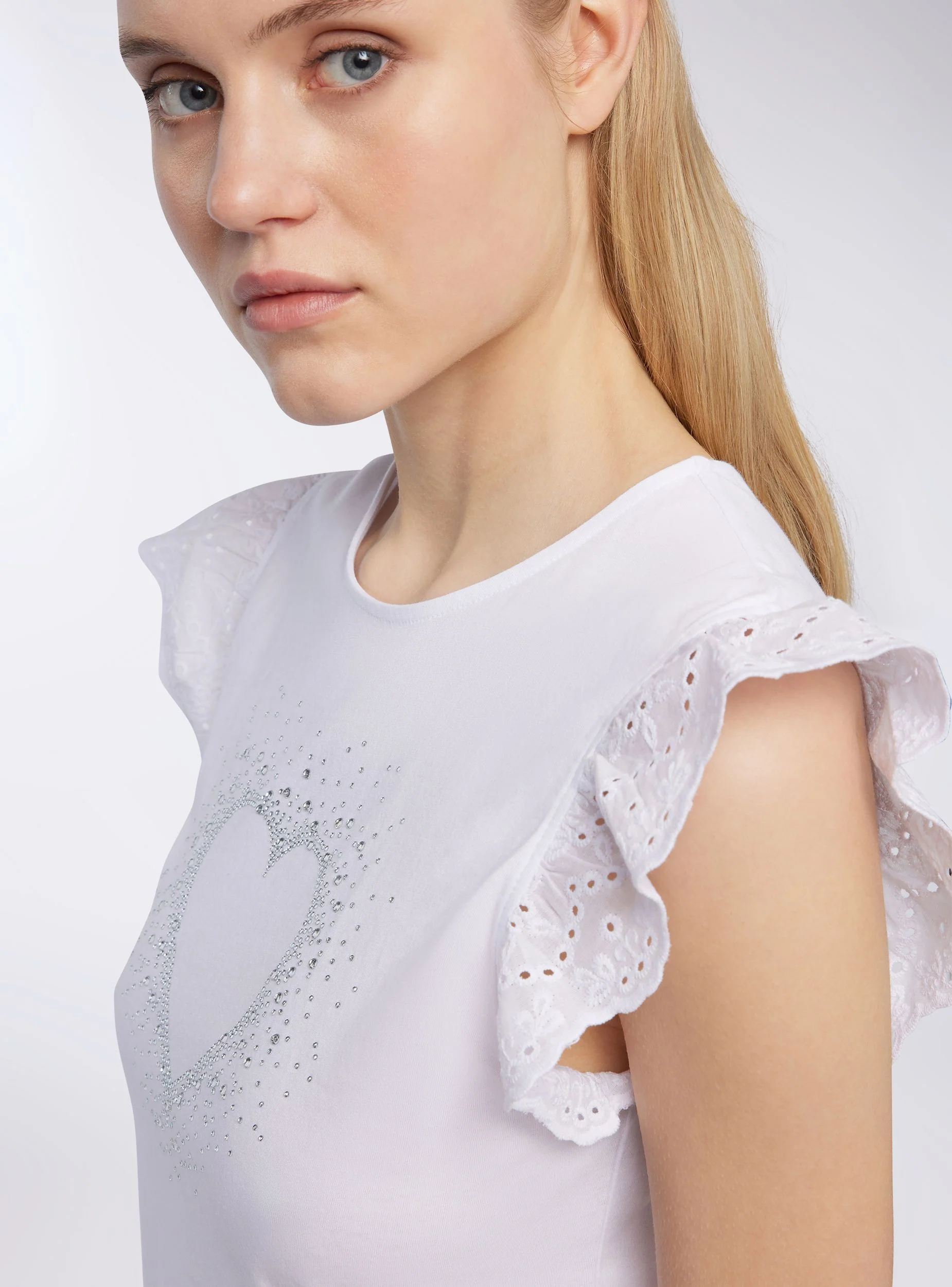 T-shirt con strass e maniche in sangallo - Image 3