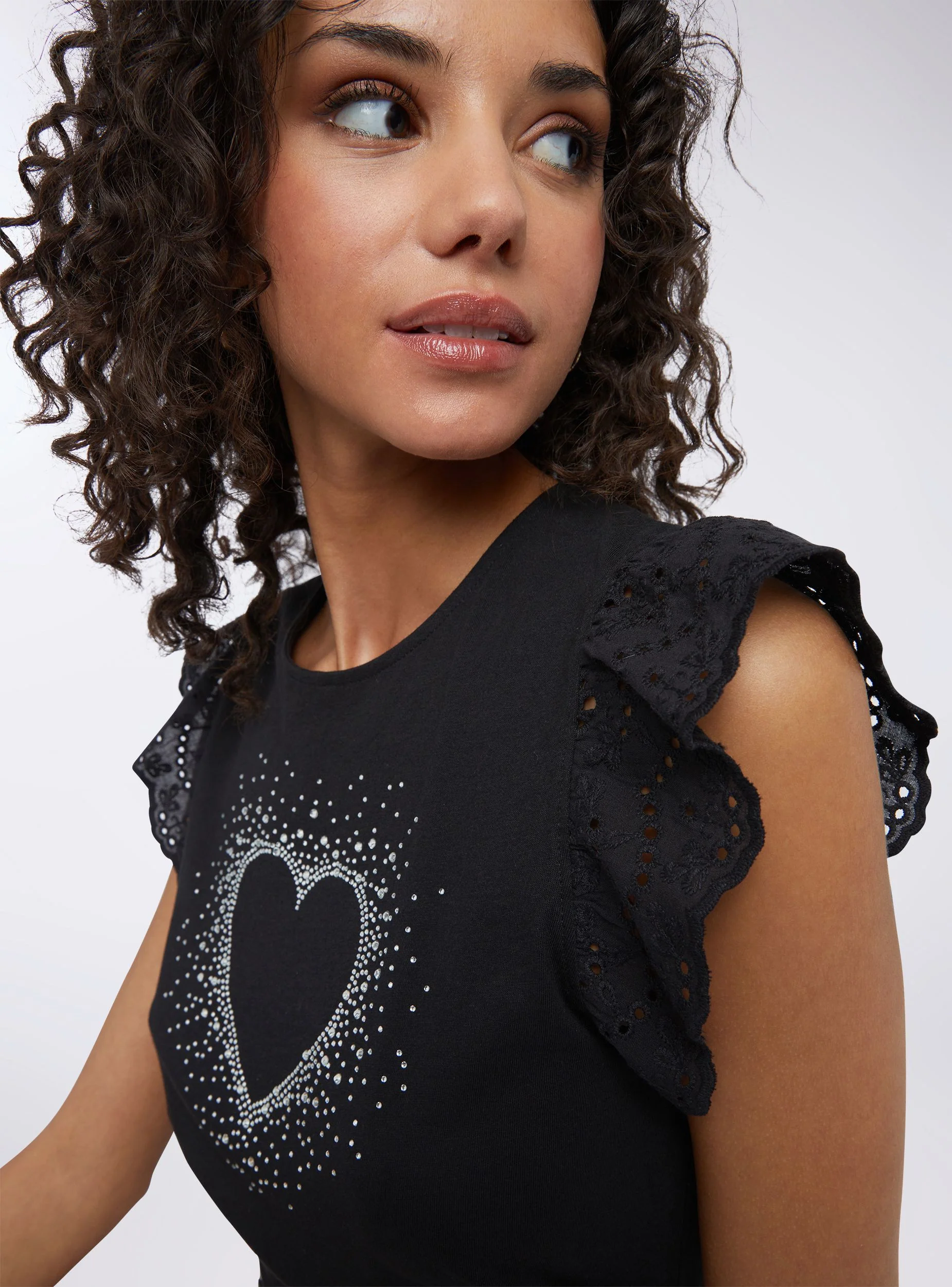T-shirt con strass e maniche in sangallo - Image 4