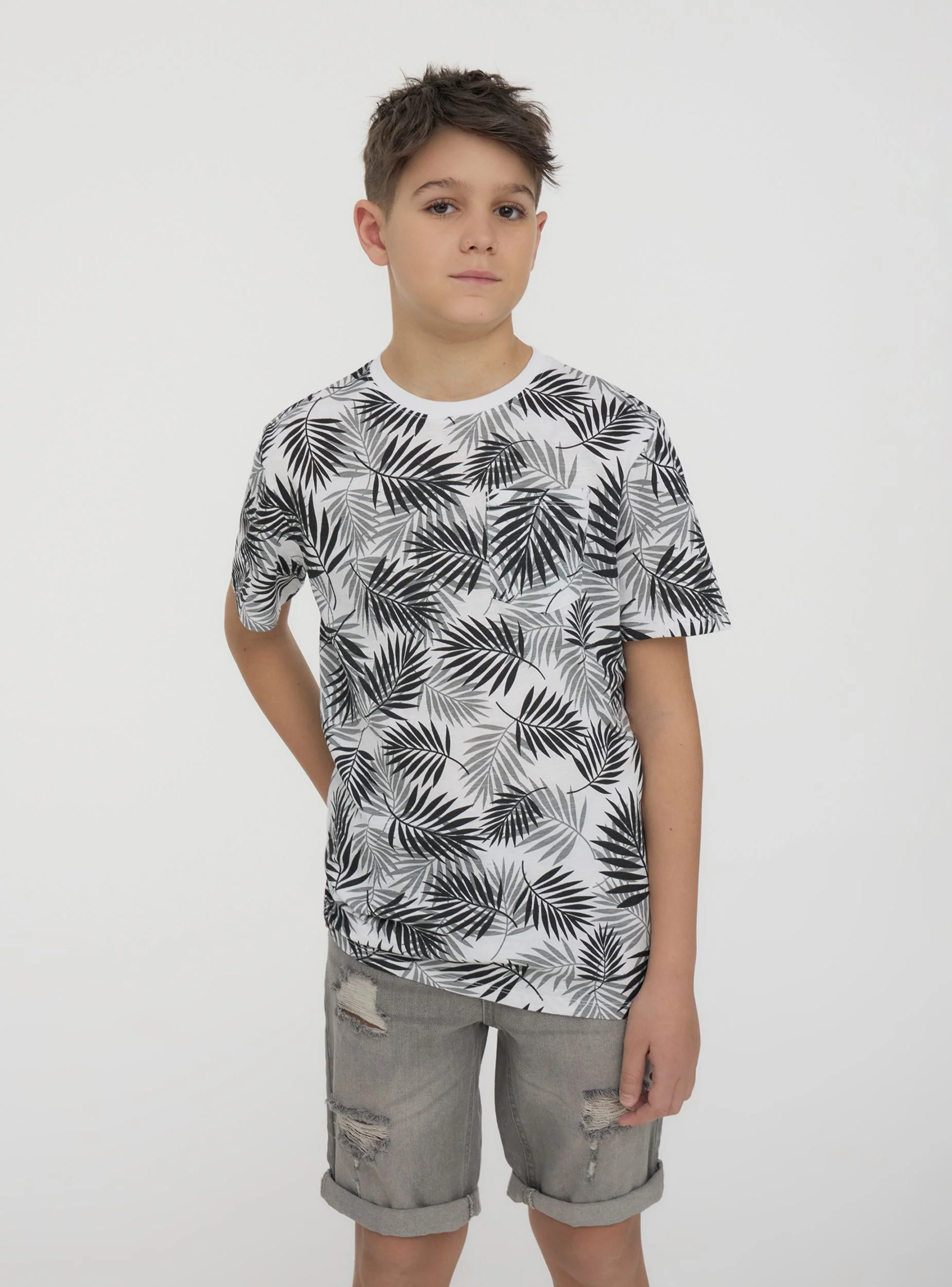 T-shirt con taschino fantasia foglie - Image 3
