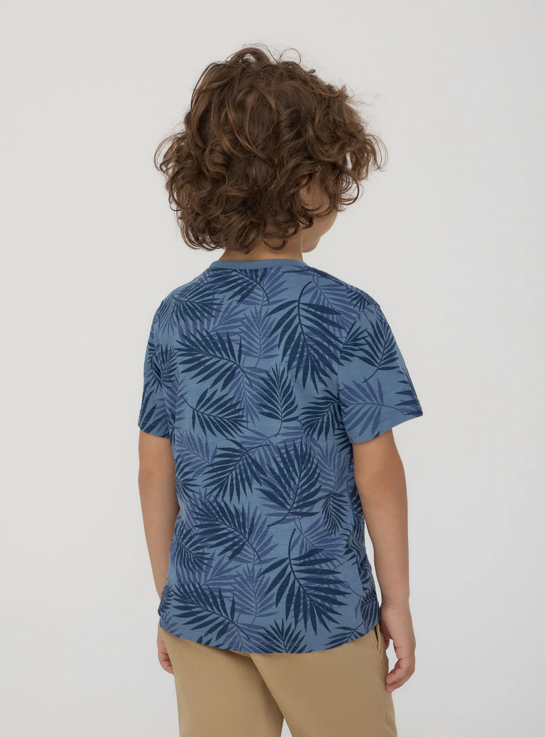 T-shirt con taschino fantasia foglie - Image 2