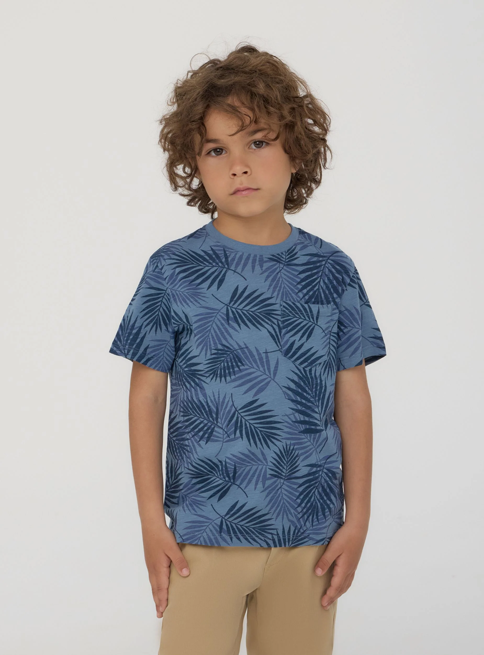 T-shirt con taschino fantasia foglie - Image 7