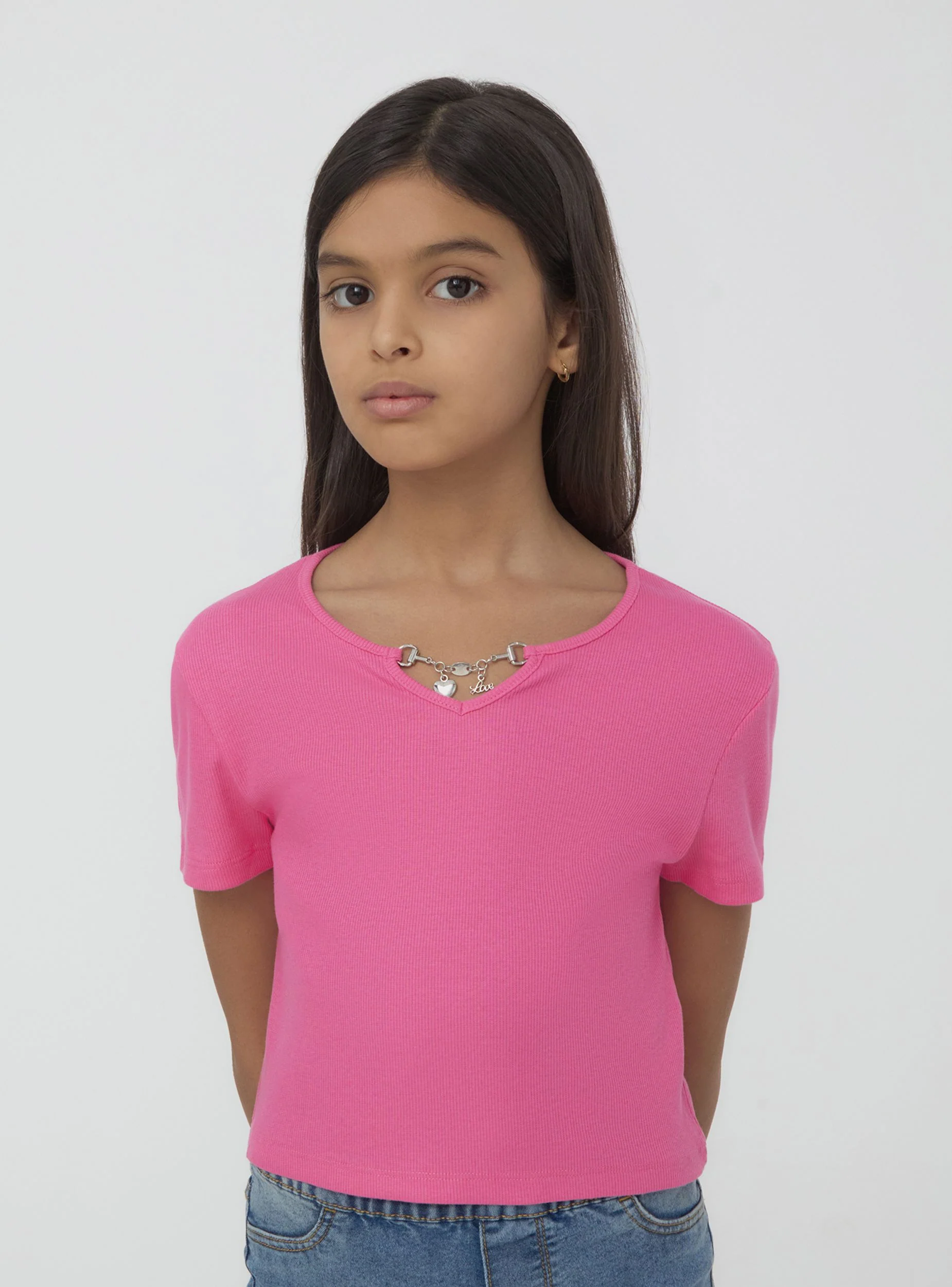 T-shirt crop a costine con applicazione
